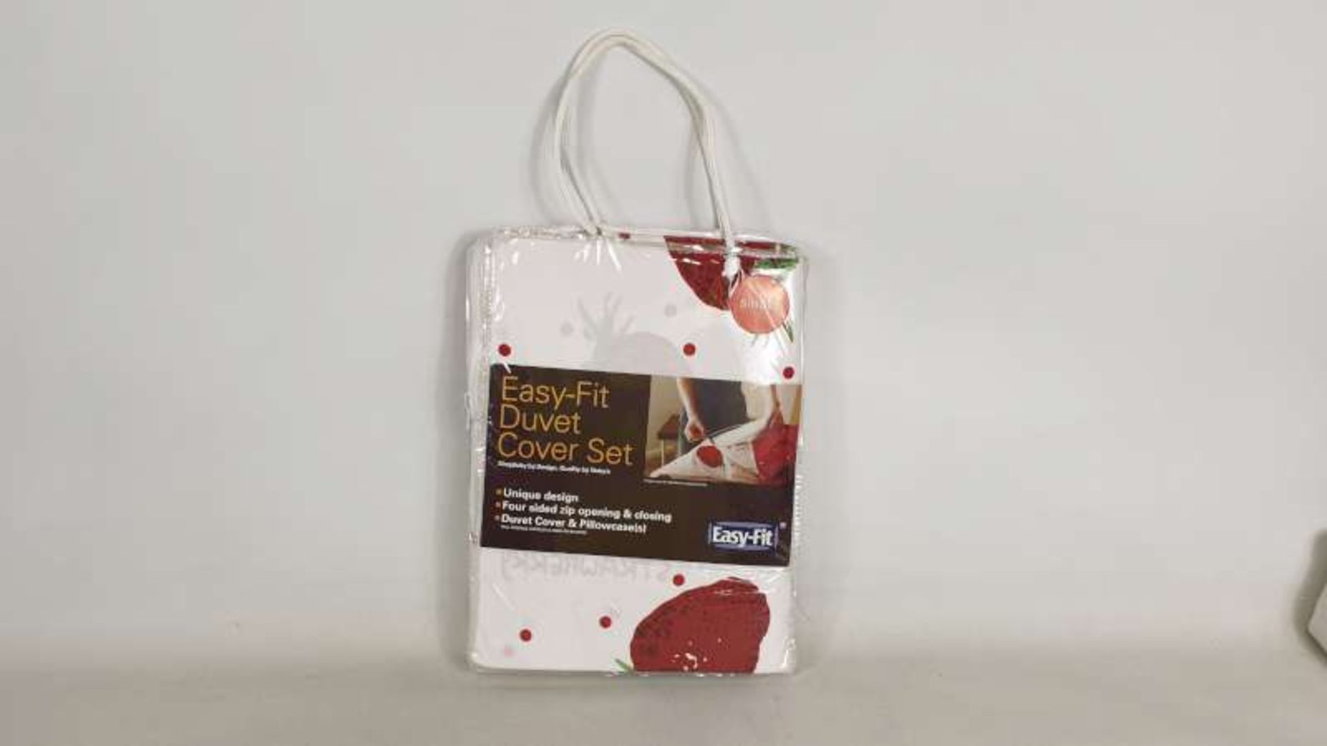 6 X BRAND NEW EASY-FIT SINGLE SIZE STRAWBERRY DUVET SET WITH FOUR SIDED ZIP OPENING & CLOSING + 1