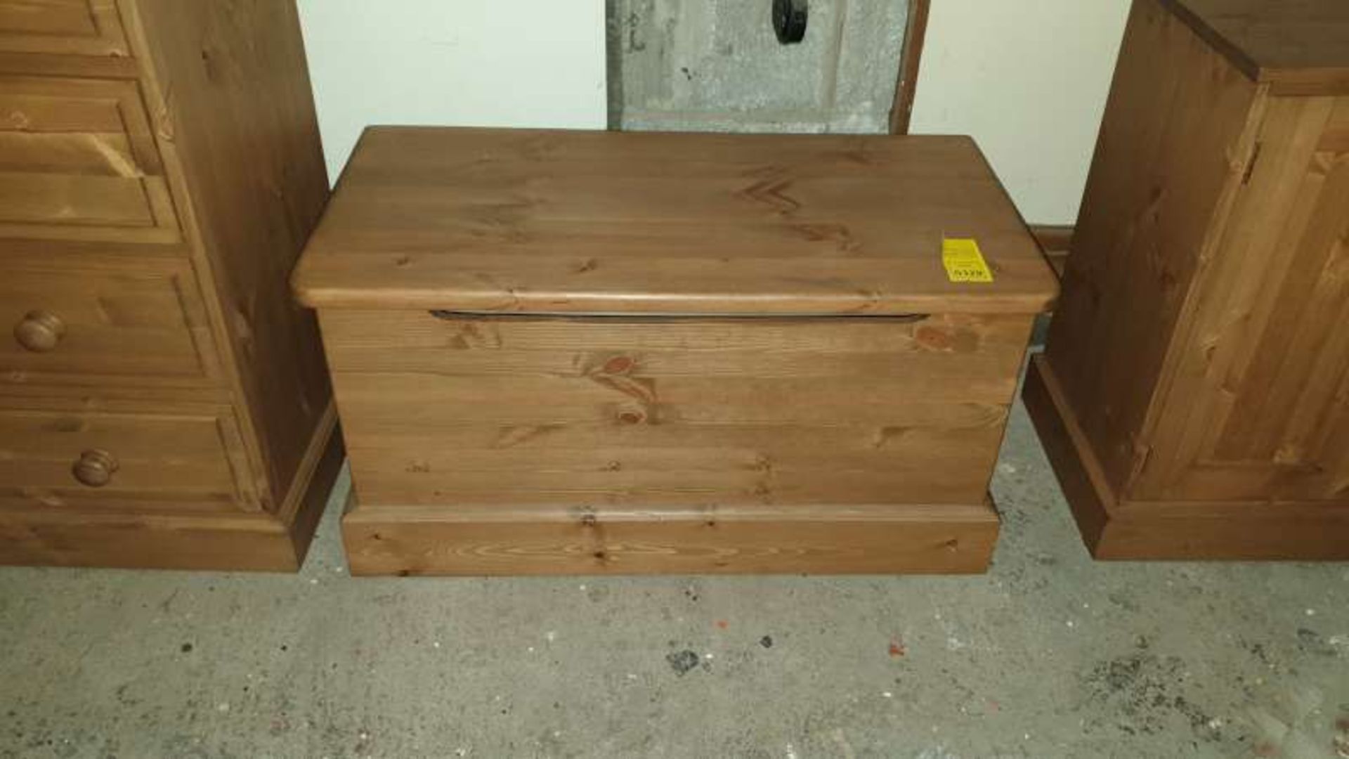 SOLID WOODEN BLANKET BOX 92 X 46 X 49CM HIGH RRP £350