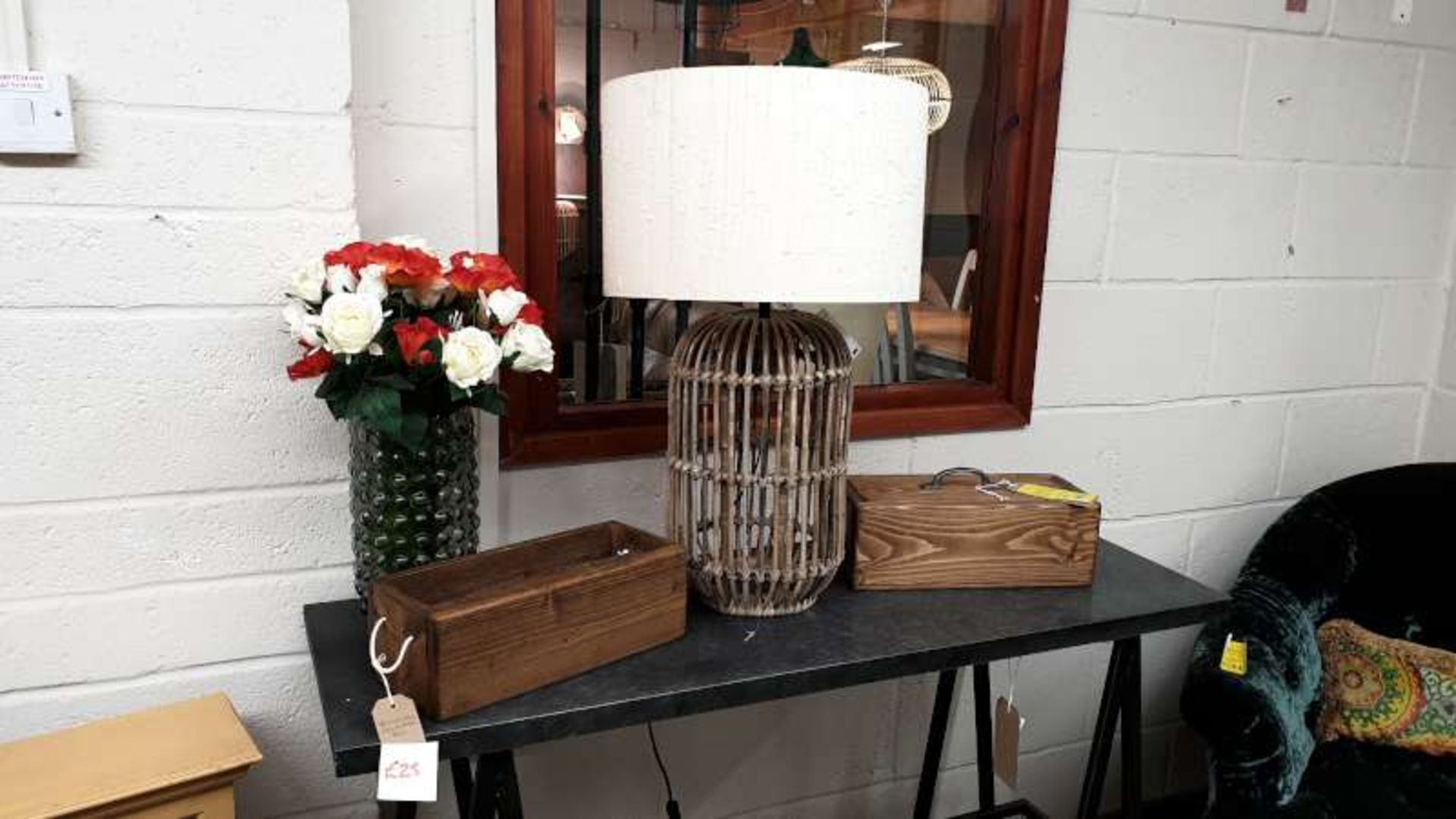 LOT CONTAINING GLASS VASE WITH ARTIFICAL FLOWERS, RATTAN LAMP, MINTY WINE BOX, HAND MADE BOX