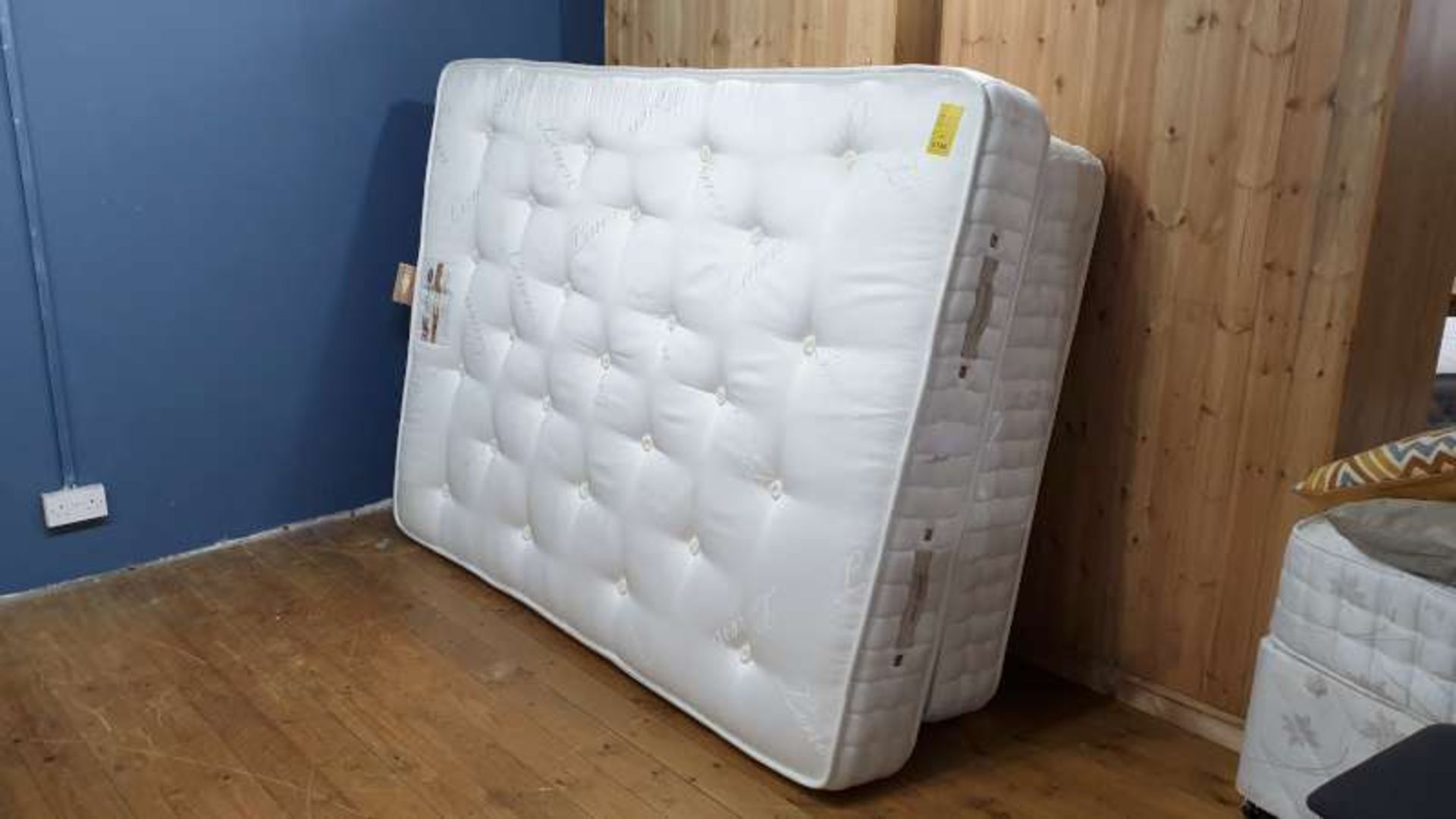 KING SIZE SWEET DREAMS MATTRESS ( PLEASE NOTE DISPLAY MATTRESS HAS MARKS ON IT )