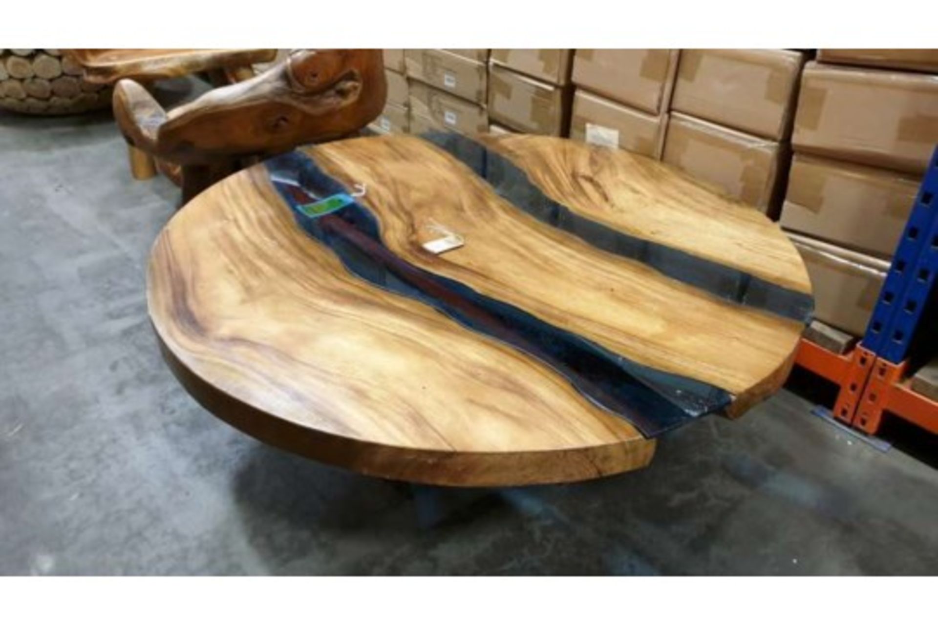 BRAND NEW SOLID SUAR ROUND RIVER COFFEE TABLE WITH WOODEN LEGS DIAMETER 120CM X 45CM RRP £795