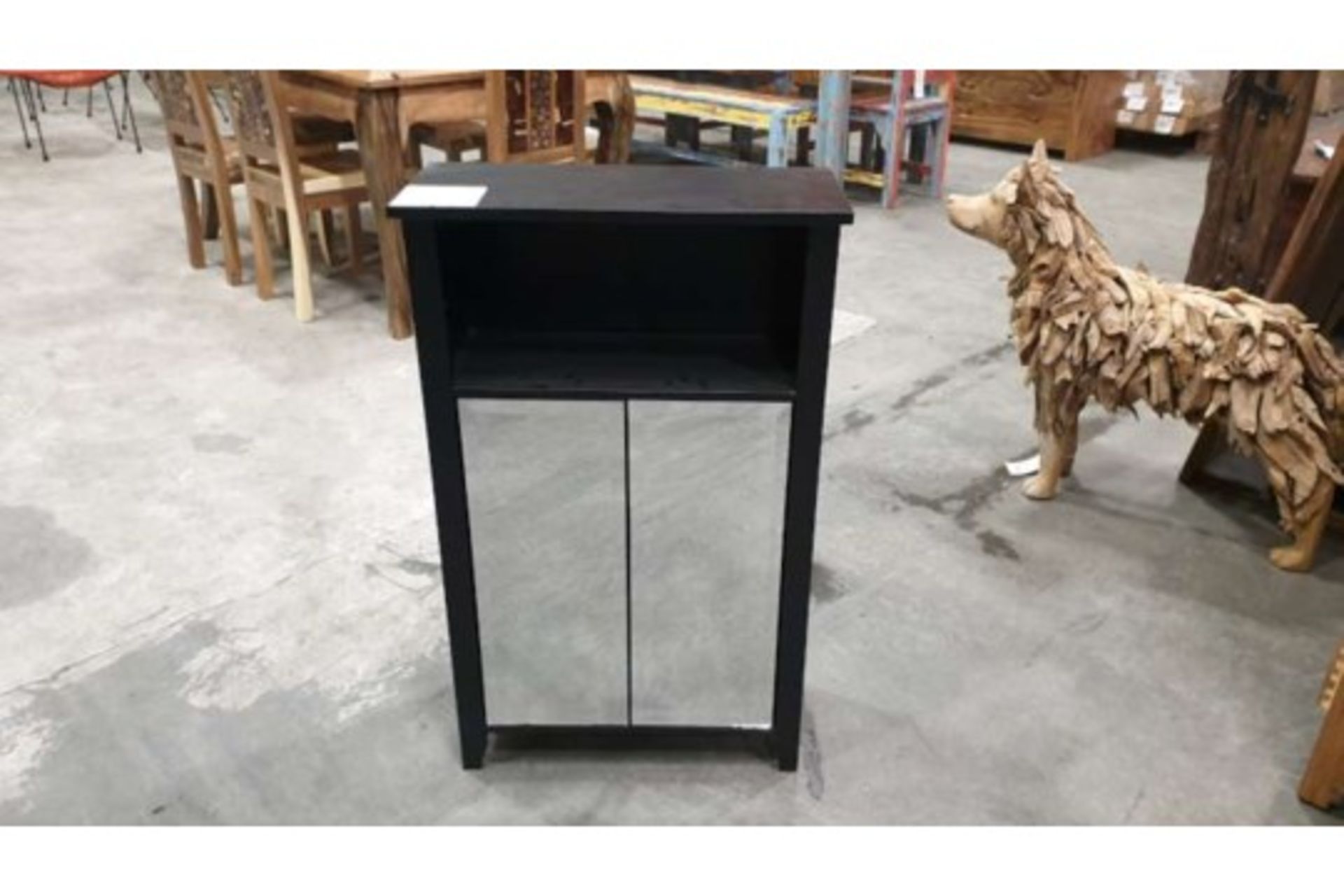 BRAND NEW BOXED MIRRORED BATHROOM CABINET SIZE L565MM X W250MM X H910MM ( PLEASE NOTE THIS ITEM IS