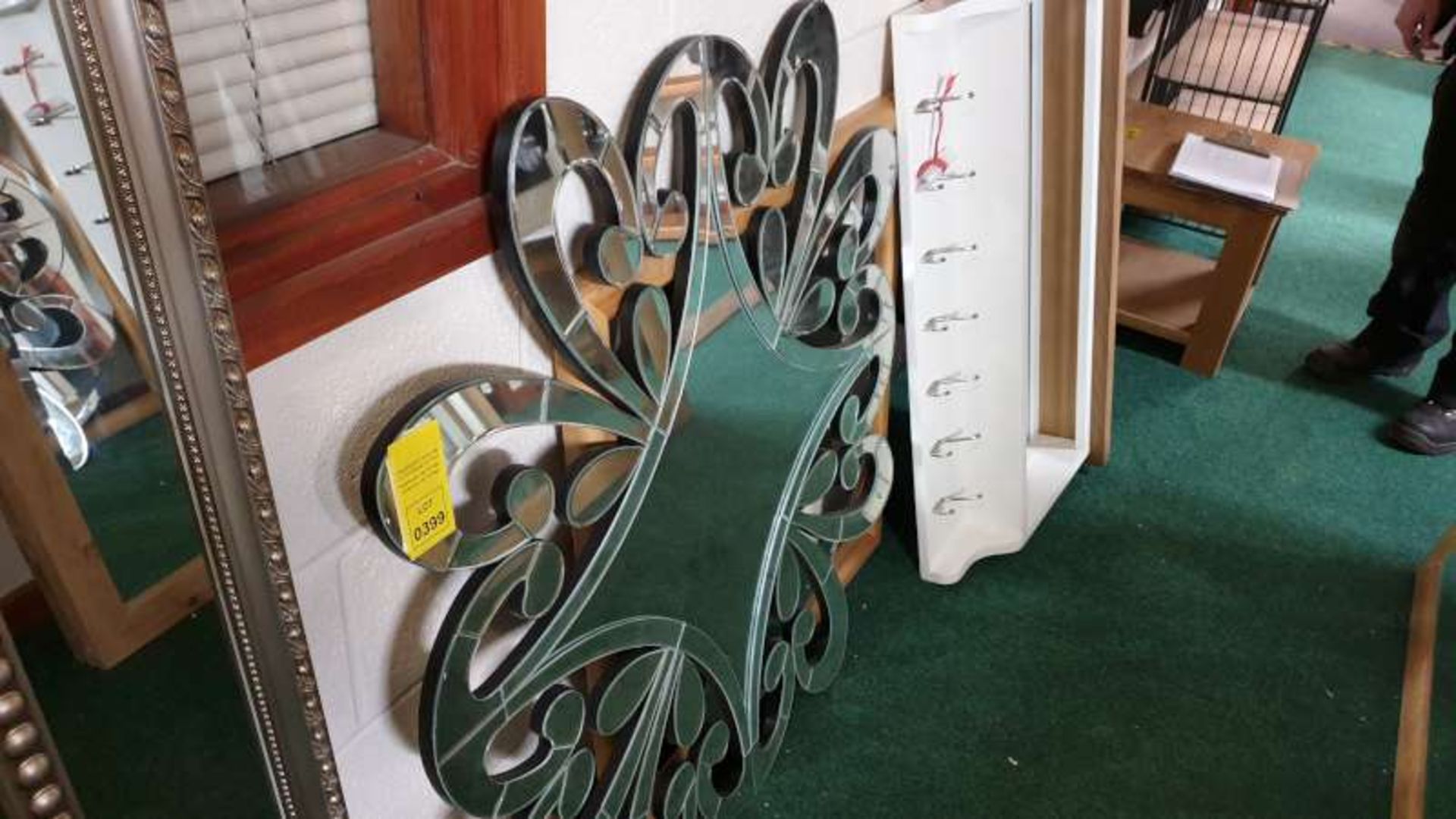 LOT CONTAINING 2 X MIRRORS AND A WOODEN MIRRORED 7 HOOK COAT HANGER