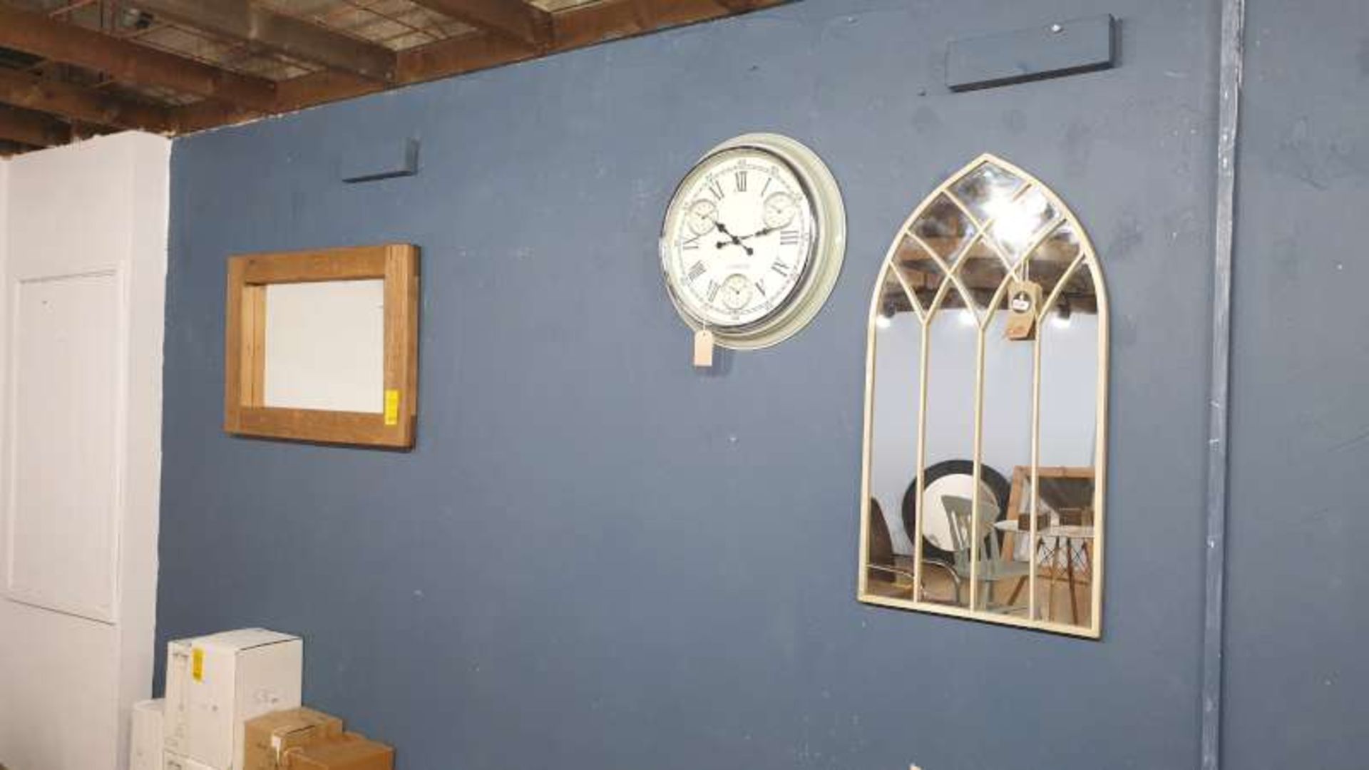 LOT CONTAINING 2 X MIRRORS AND A CLOCK