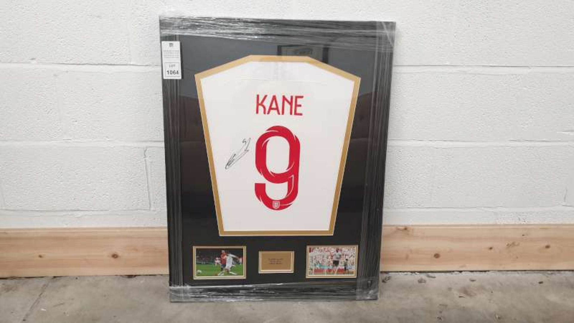 SIGNED ENGLAND HARRY KANE SHIRT WITH CERTIFICATE OF AUTHENTICITY