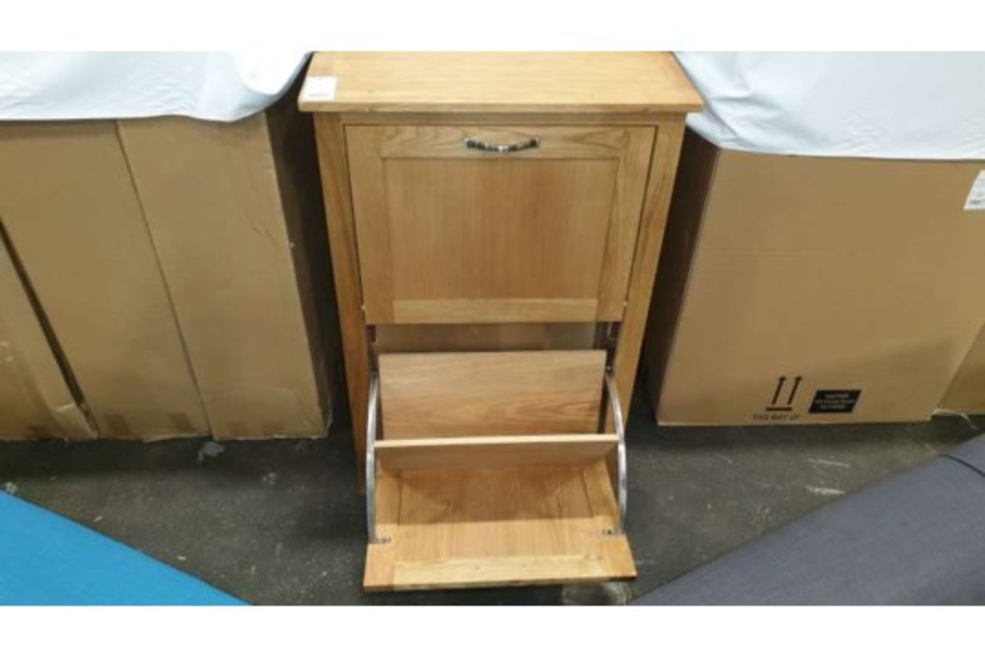 BRAND NEW BOXED HARROGATE OAK AND OAK VENEER SHOE STORAGE CABINET