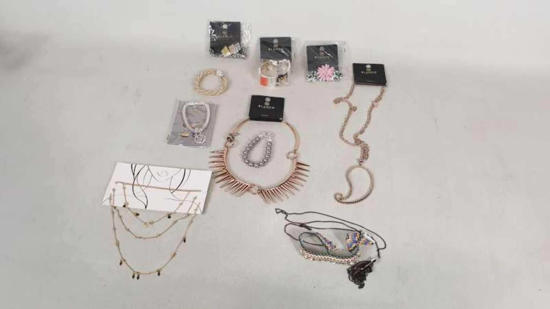 100 X VARIOUS PIECES OF FASHION JEWELLERY