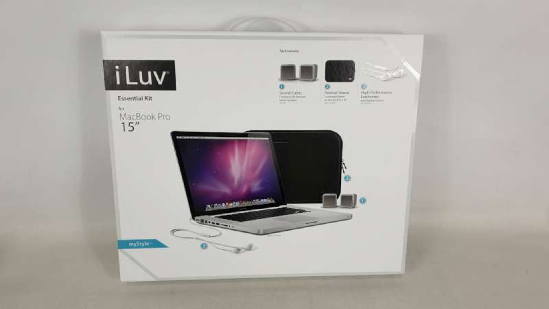 24 X ILUV ESSENTIAL KIT FOR 15" MACBOOK PRO, EACH KIT CONTAINS 2 X SOUND CUBES, FESTIVAL SLEEVE,