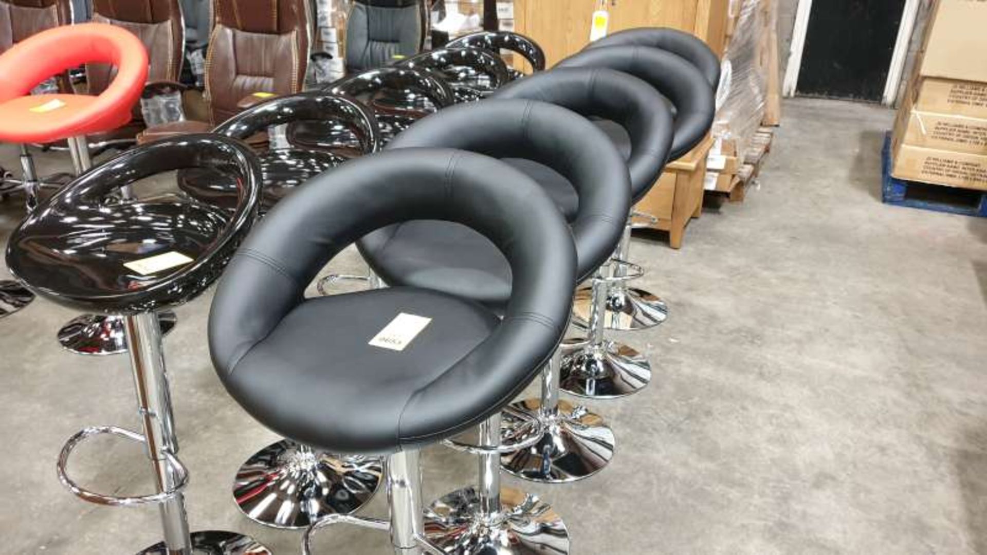 5 X LEATHER STYLE BAR STOOLS