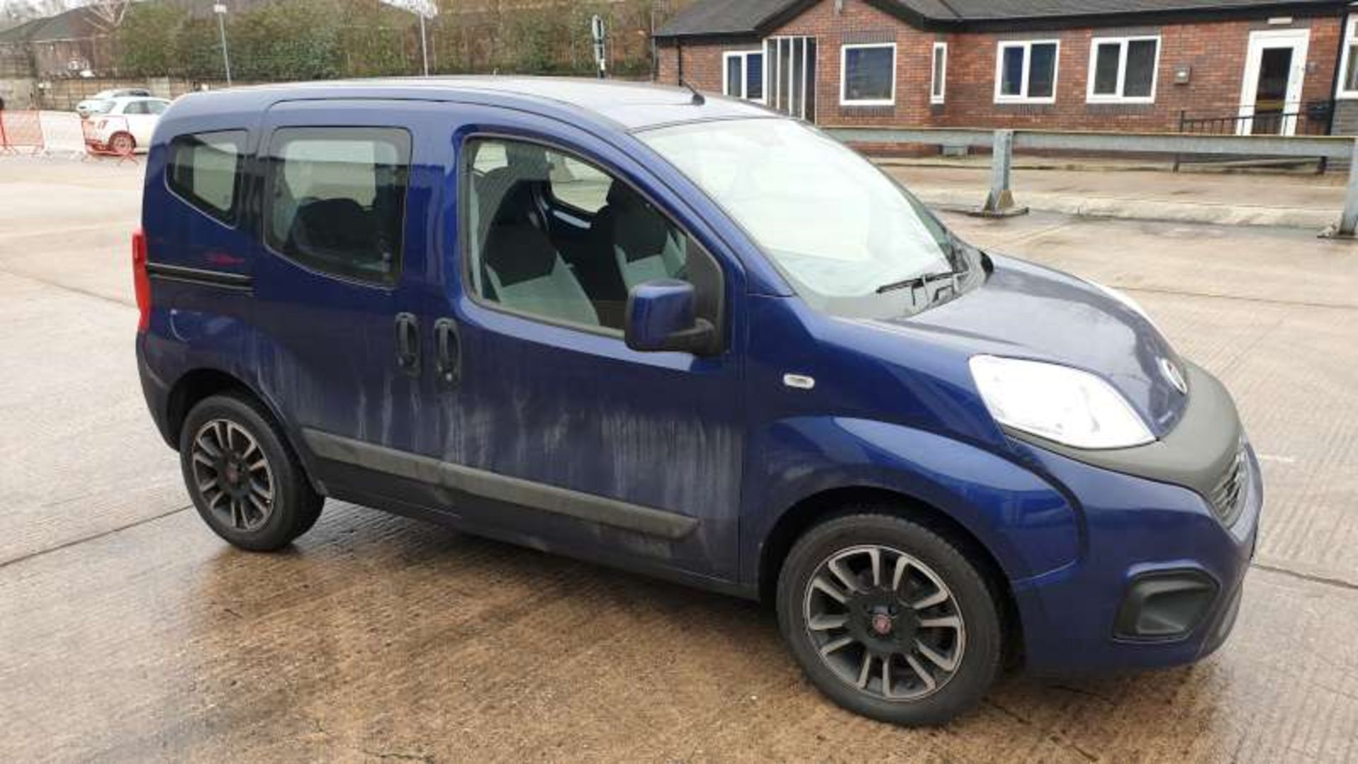 BLUE FIAT QUBO LOUNGE MULTIJET. ( DIESEL ) Reg : AJ66 KDX, Mileage : 24,221 Details: KEYS YES, - Image 5 of 6