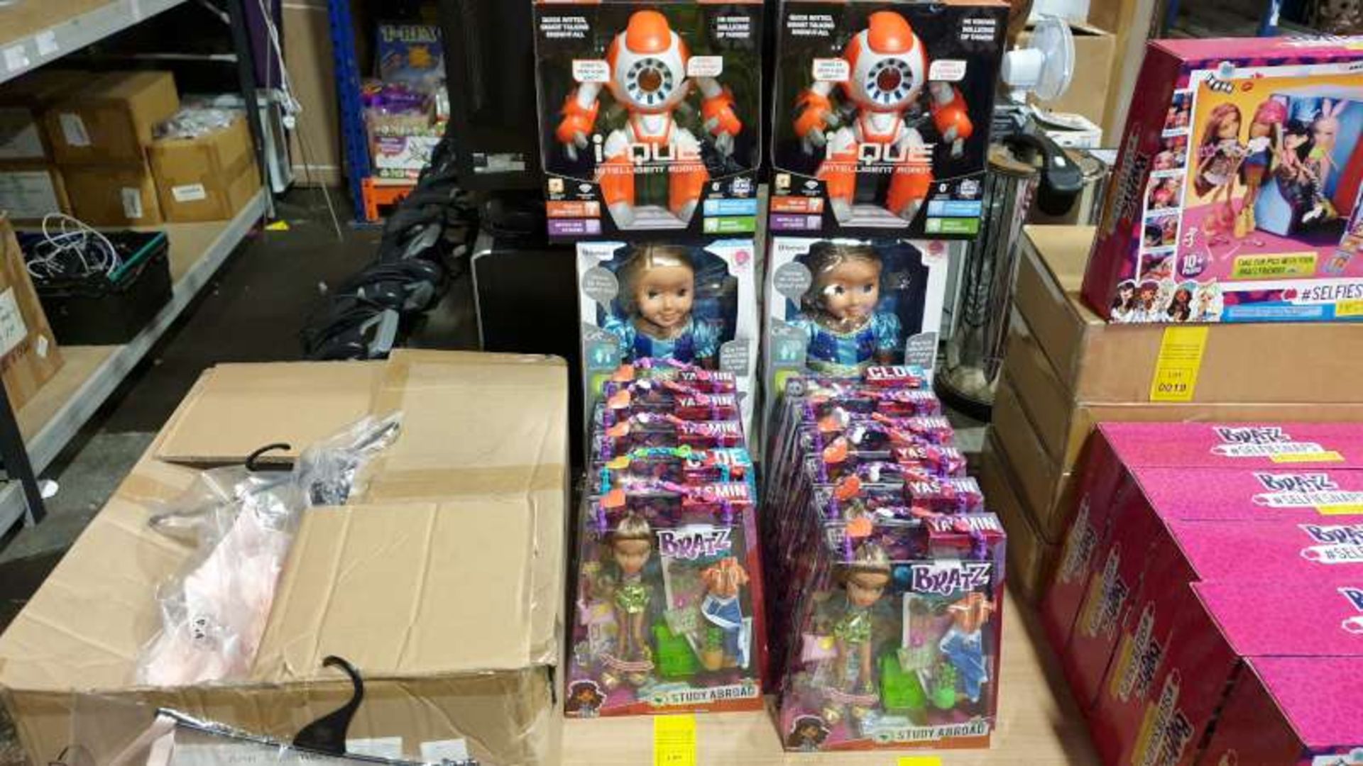 LOT CONTAINING 5 X BRATZ DOLLS, 1 X MY FRIEND PRINCESS CAYLA, 1 X I - QUE INTELLIGENT ROBOT