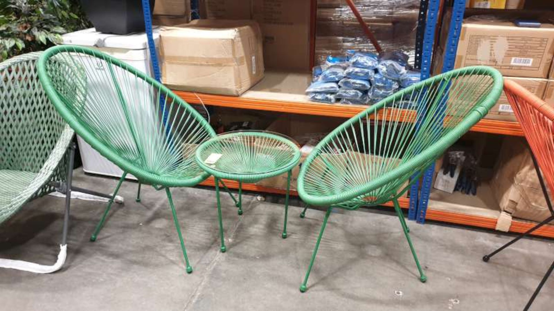 BISTRO SET COMPRISING OF ROUND TABLE AND 2 X CHAIRS