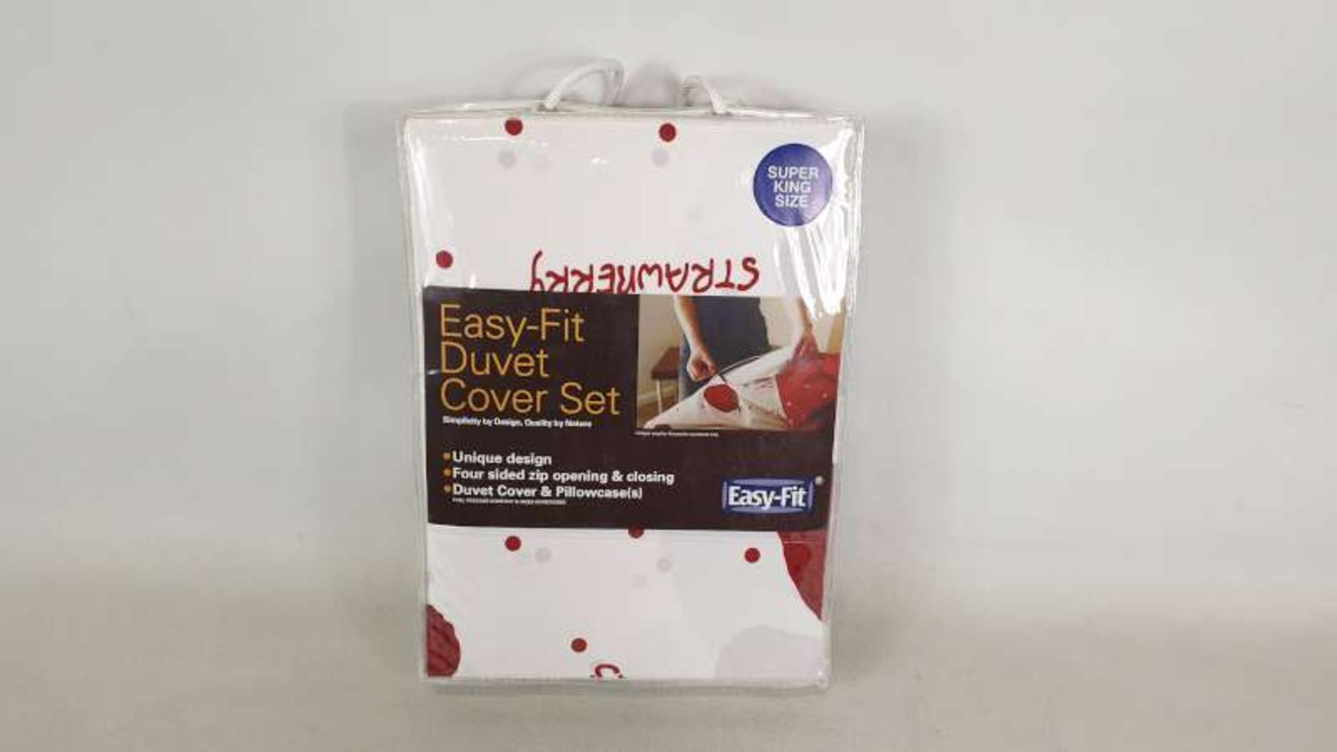 6 X BRAND NEW SUPER KING SIZE DUVET COVER SETS WITH STRAWBERRY DETAIL