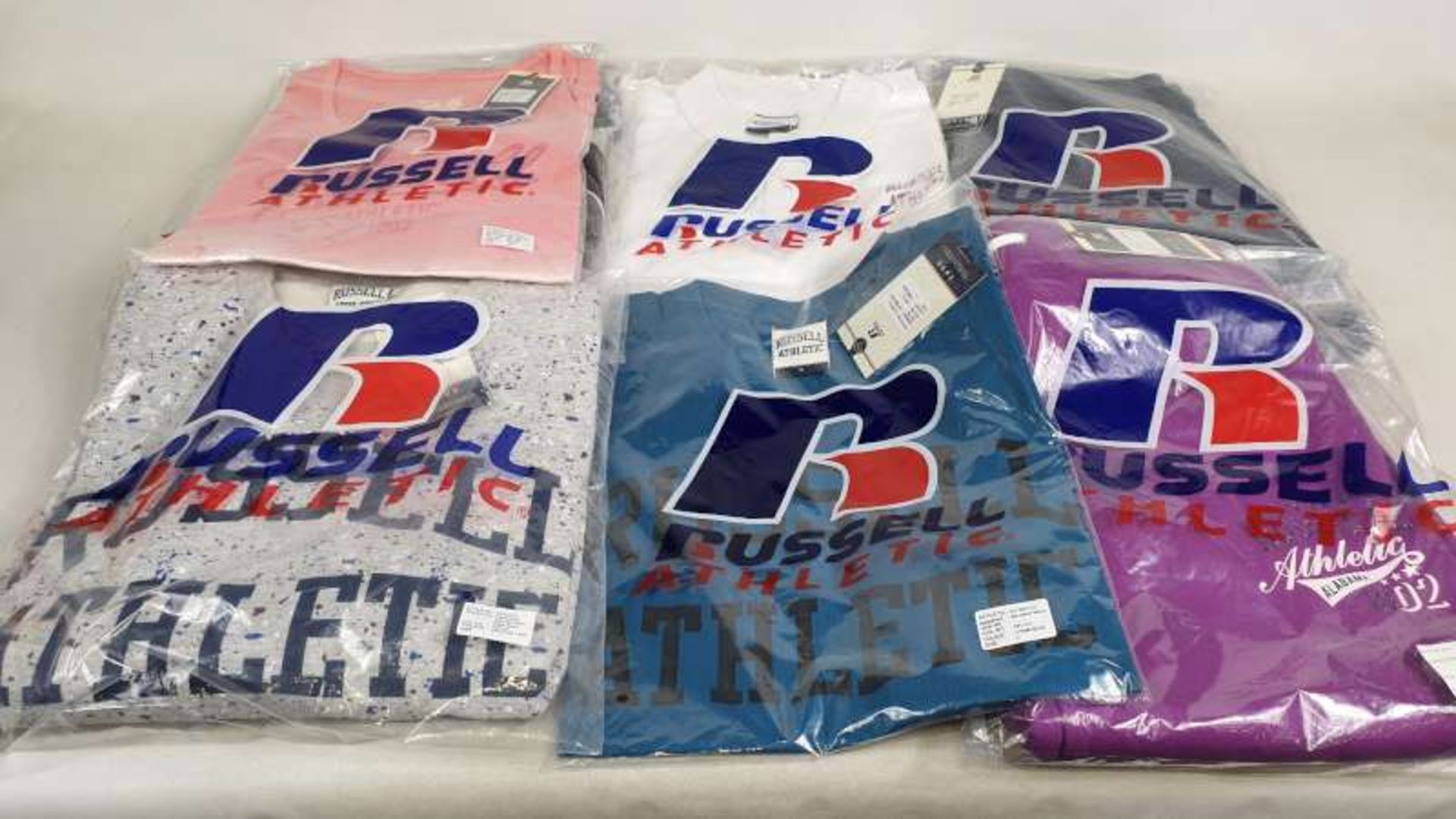 20 X RUSSELL ATHLETIC CLOTHING IN VARIOUS COLOURS / STYLES / SIZES