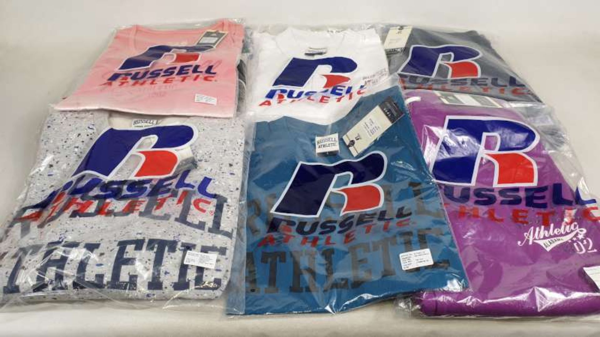 20 X RUSSELL ATHLETIC CLOTHING IN VARIOUS COLOURS / STYLES / SIZES