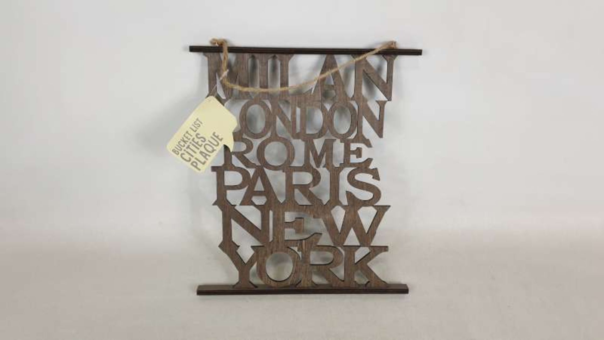 96 X CITIES HANGING PLAQUES IN 4 BOXES