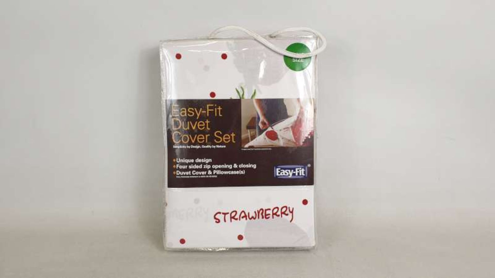 6 X BRAND NEW EASY FIT KING SIZE DUVET SETS WITH STRAWBERRY DETAIL