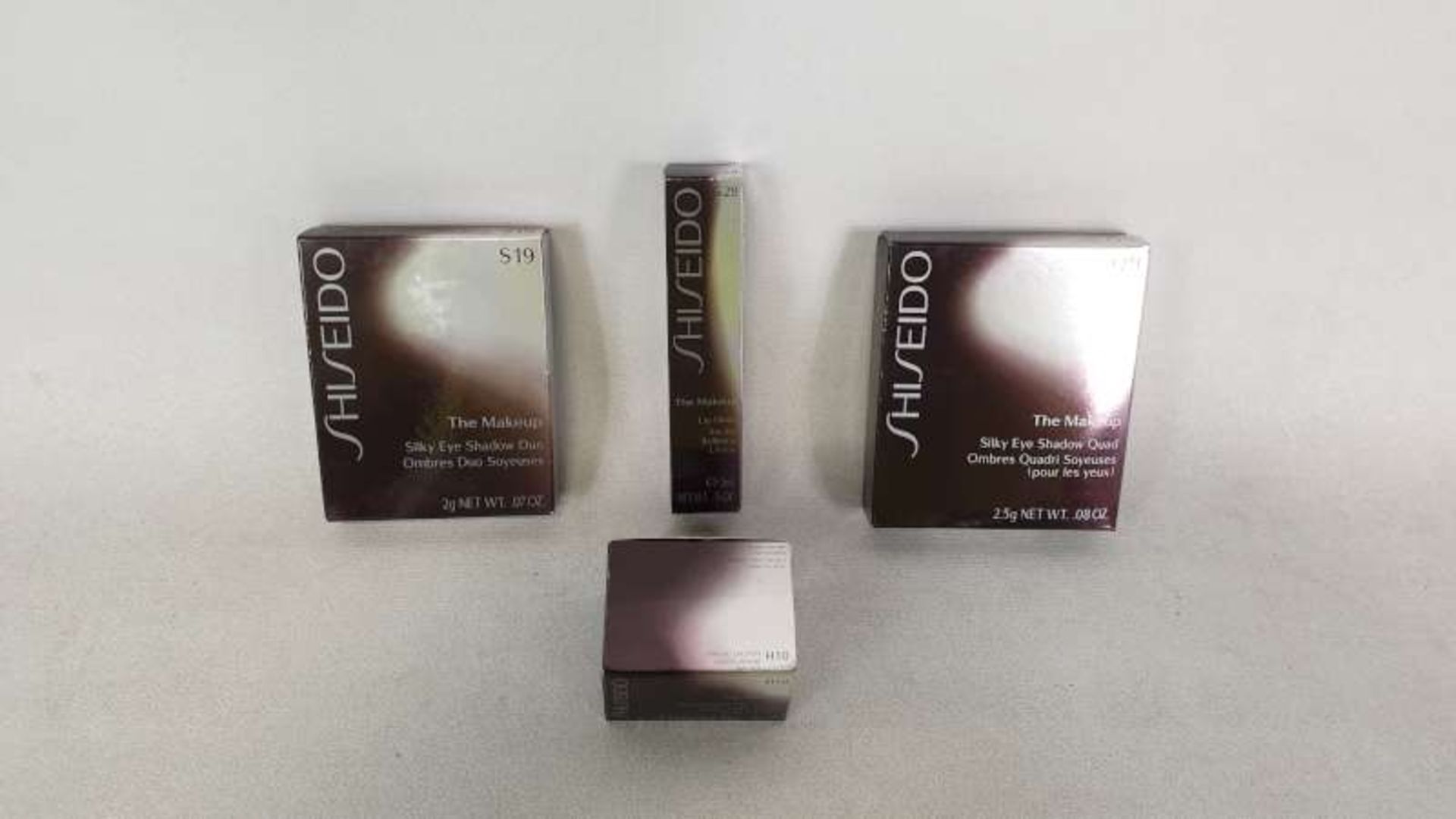 LOT CONTAINING 28 X 5ML SHISEIDO THE MAKE UP LIP GLOSS, 11 X SHISEIDO THE MAKE UP EYE SHADOW, 20 X