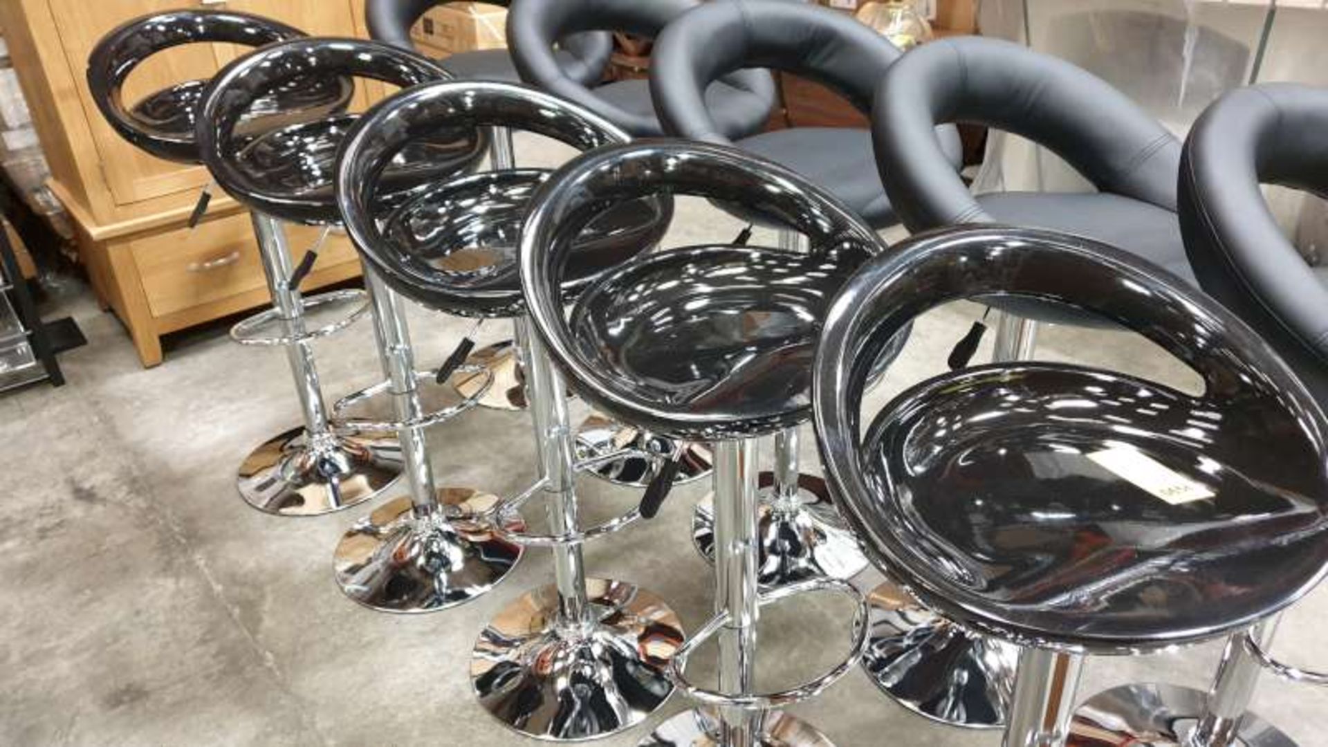 5 X BLACK BAR STOOLS