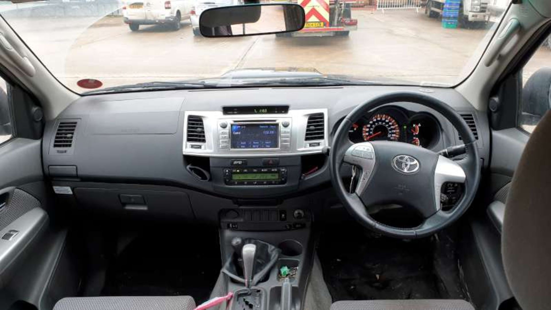 GREY TOYOTA HILUX INVINCIBLE D-40 4X4. ( DIESEL ) Reg : EJ13 SKD Mileage : 118,892 Details: KEYS - Image 2 of 6