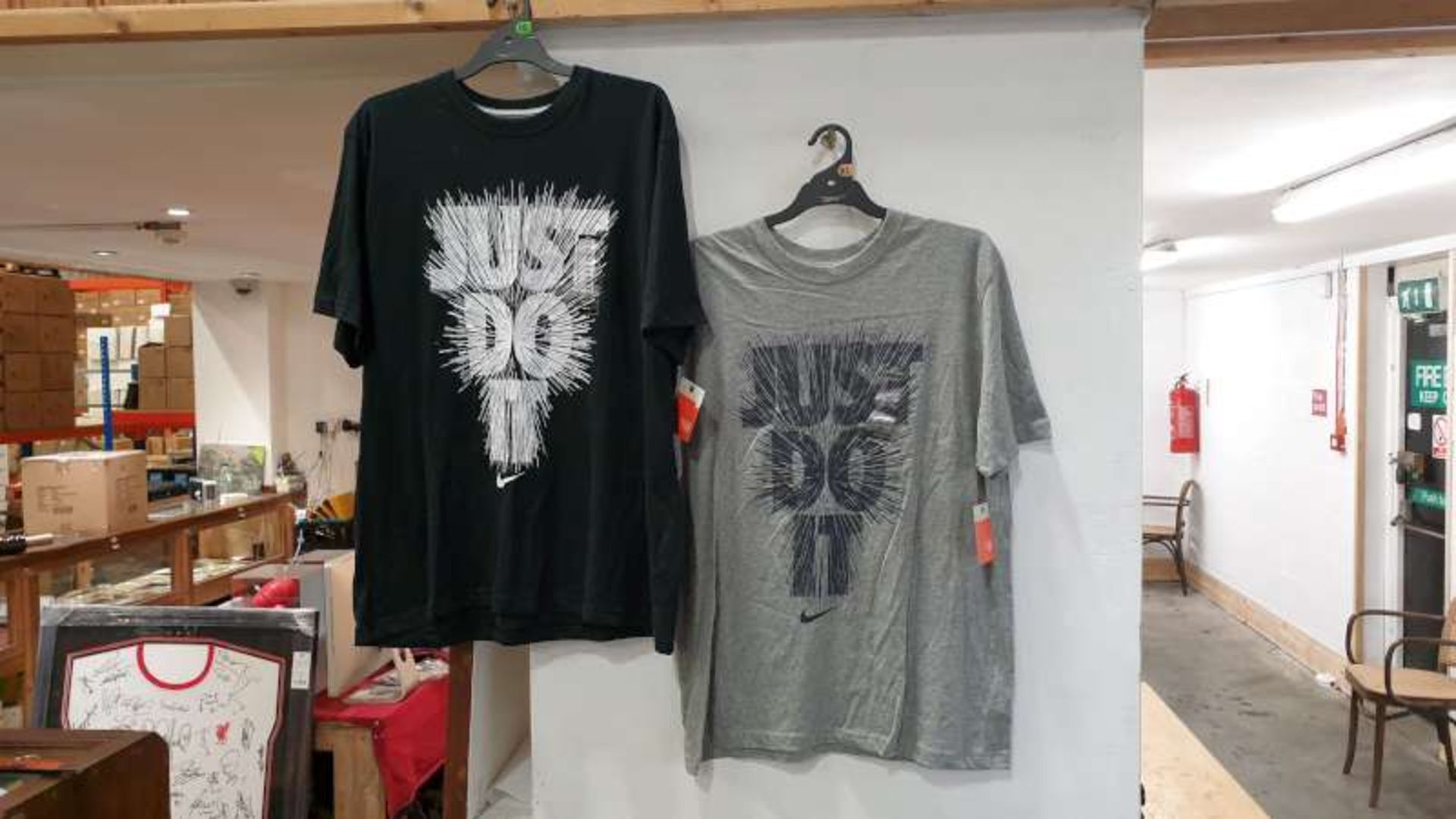 10 X NIKE T SHIRTS SIZE LARGE / MEDIUM