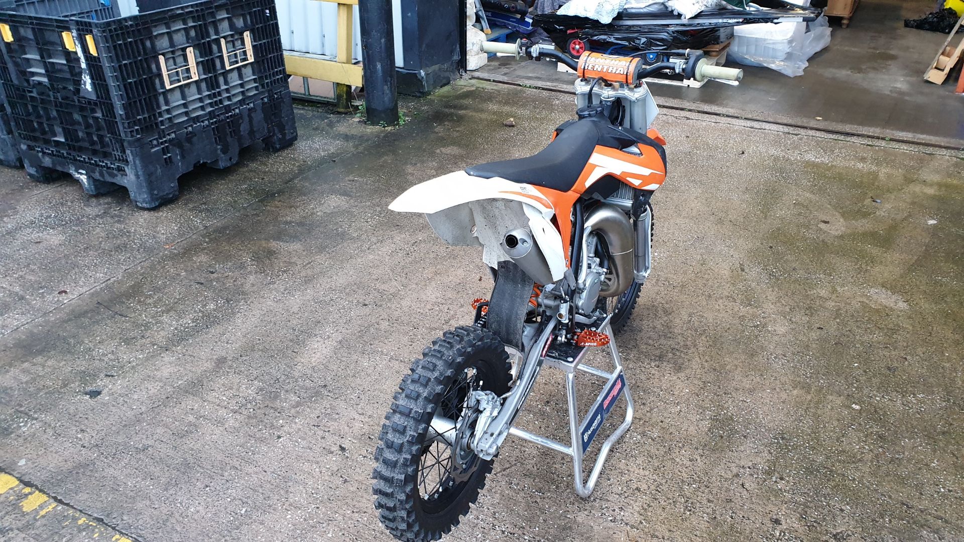 KTM SX 85 OFF ROAD MOTORCYCLE 2016 FRAME NO: VBKMXC231EM013315 ENGINE NO 1600828 2 OWNERS FROM NEW - Image 4 of 4