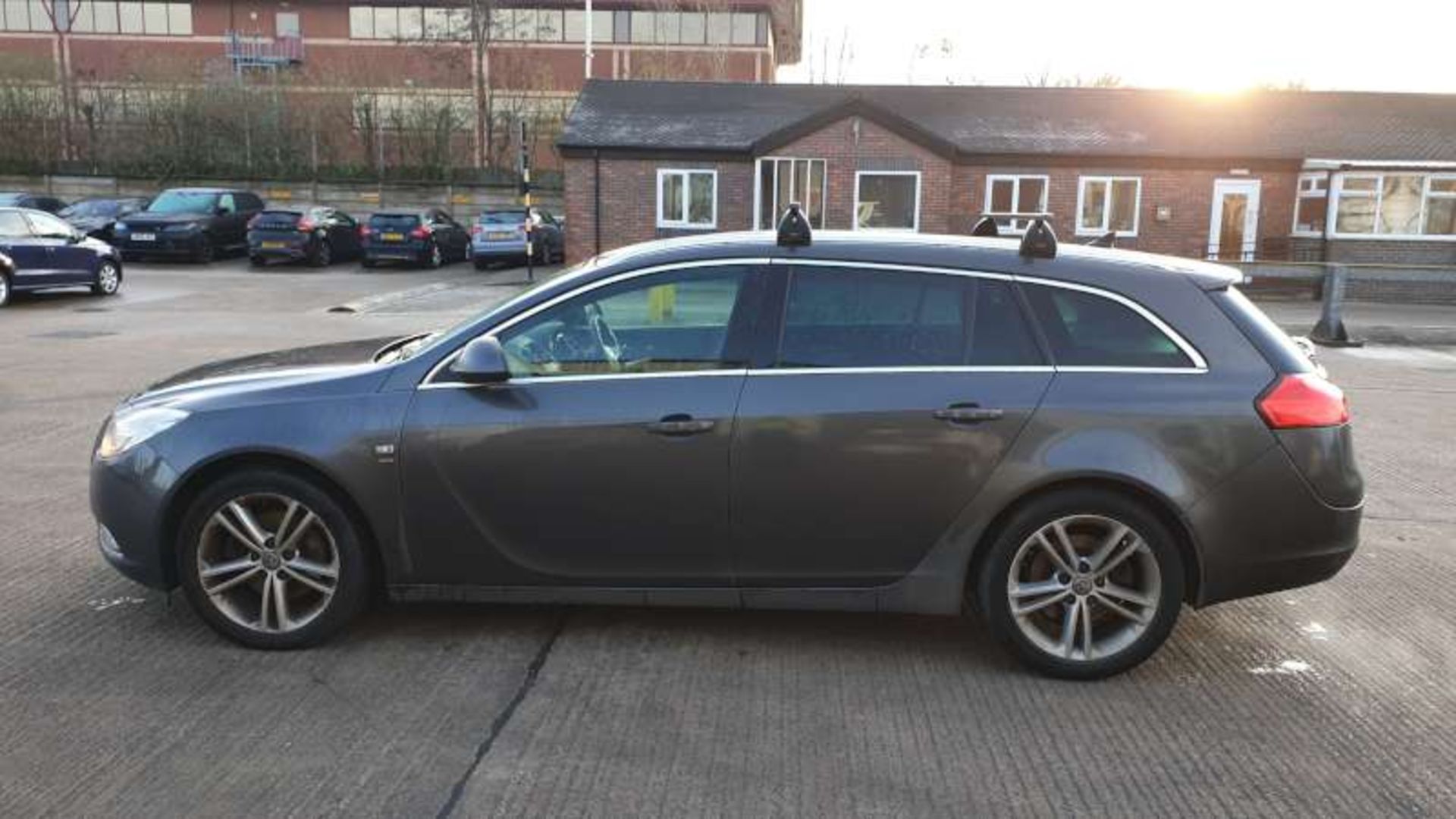 GREY VAUXHALL INSIGNIA SRI NAV CDTI. ( DIESEL ) Reg : BK61 CWF, Mileage : 103,643 Details: KEYS - Bild 3 aus 5