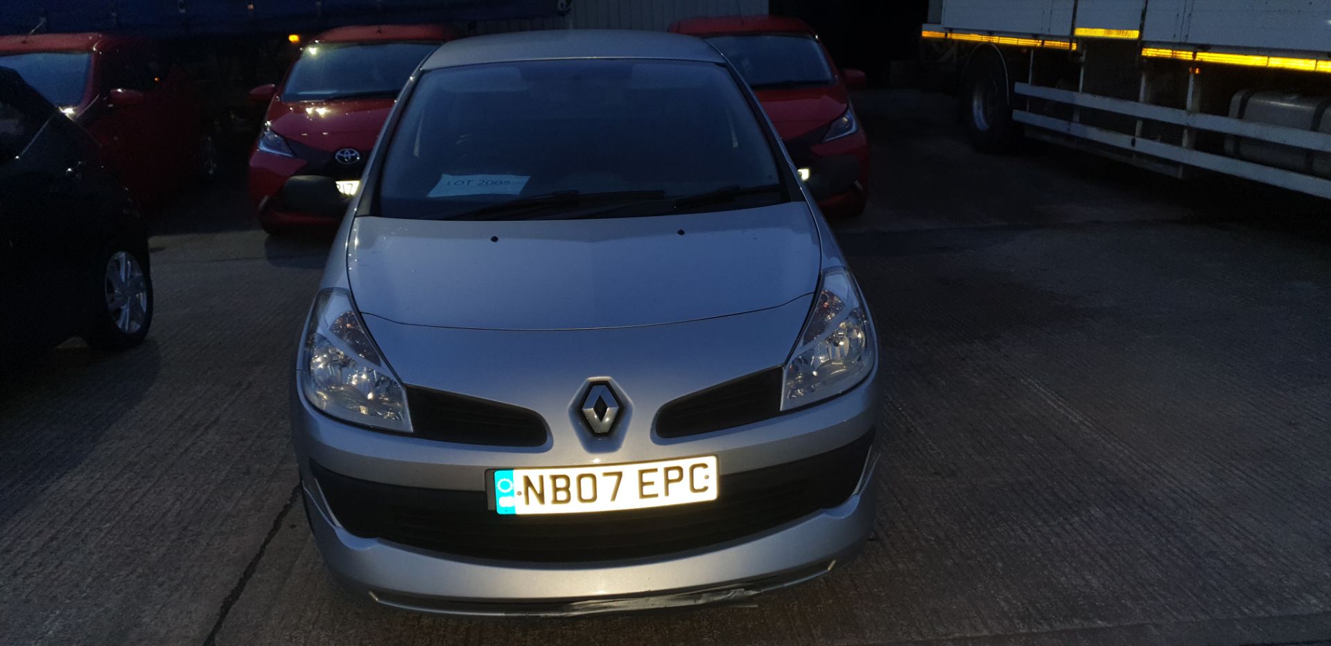 SILVER RENAULT CLIO EXTREME. Reg : NB07EPC, Mileage : 94,015 Details: KEY YES LOG BOOK YES MOT UNTIL - Image 2 of 3