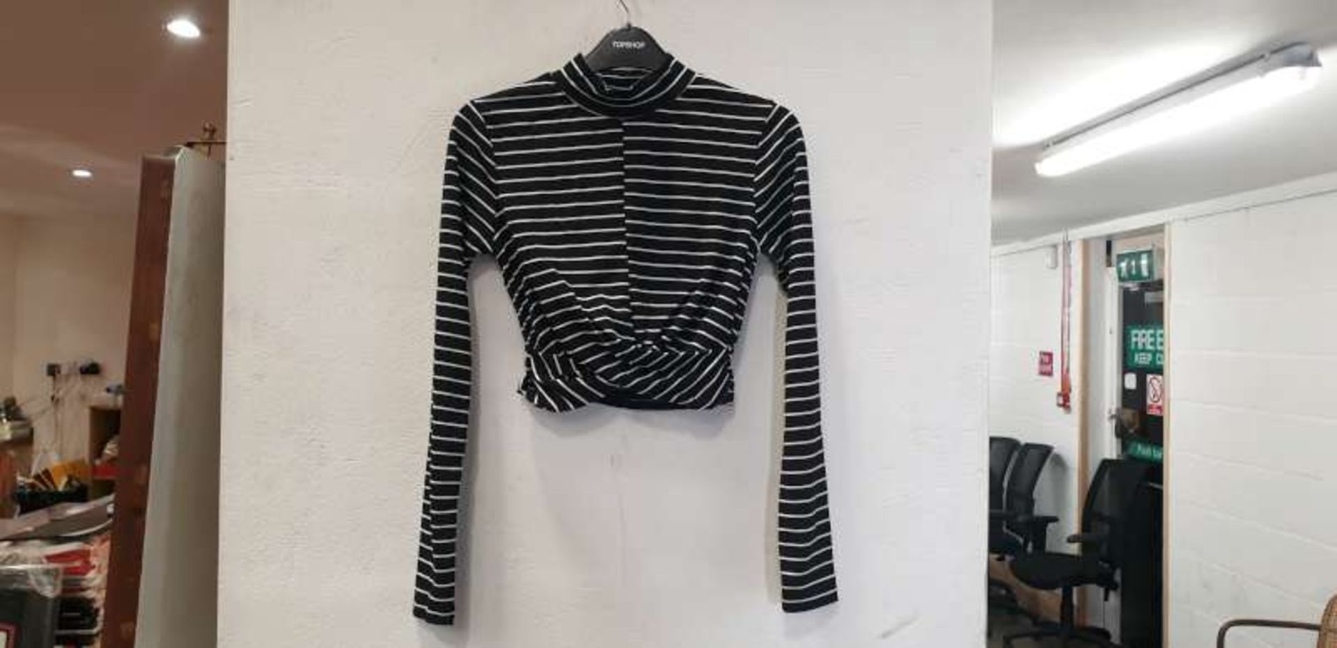 20 X TOPSHOP HIGH NECK STRIPED CROP TOP SIZE 8 RRP OF EACH TOP £22.00