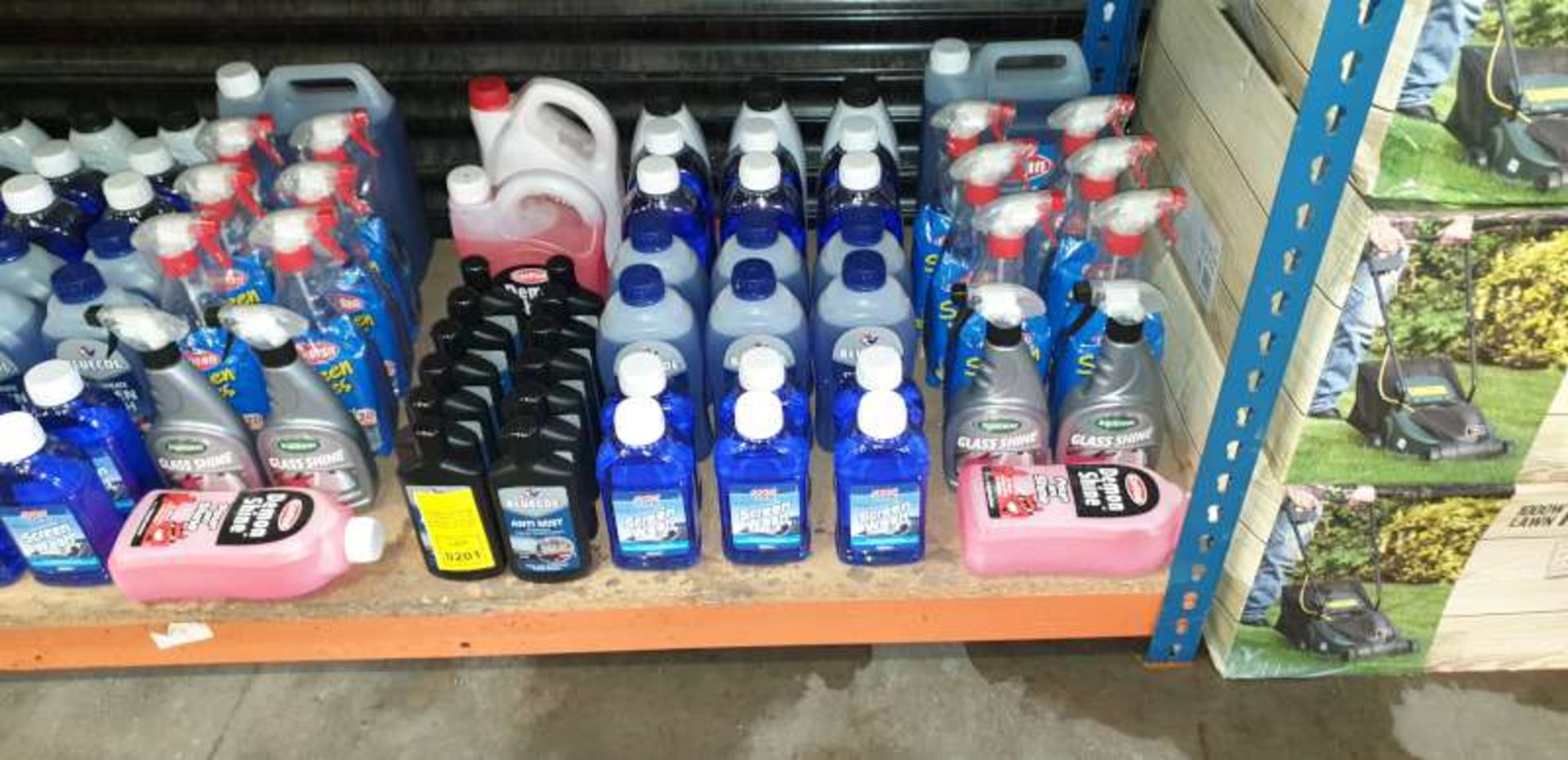 LOT CONTAINING SCREEN WASH, DEMON SHINE, ANTI MIST, GLASS SHINE, SCREEN WIPES, ETC