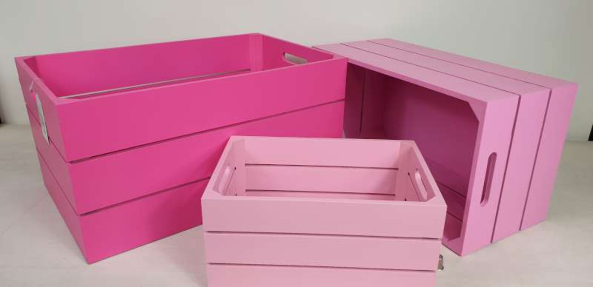 12 X NEST OF 3 PINK COLOURED WOODEN CRATES IN 12 BOXES