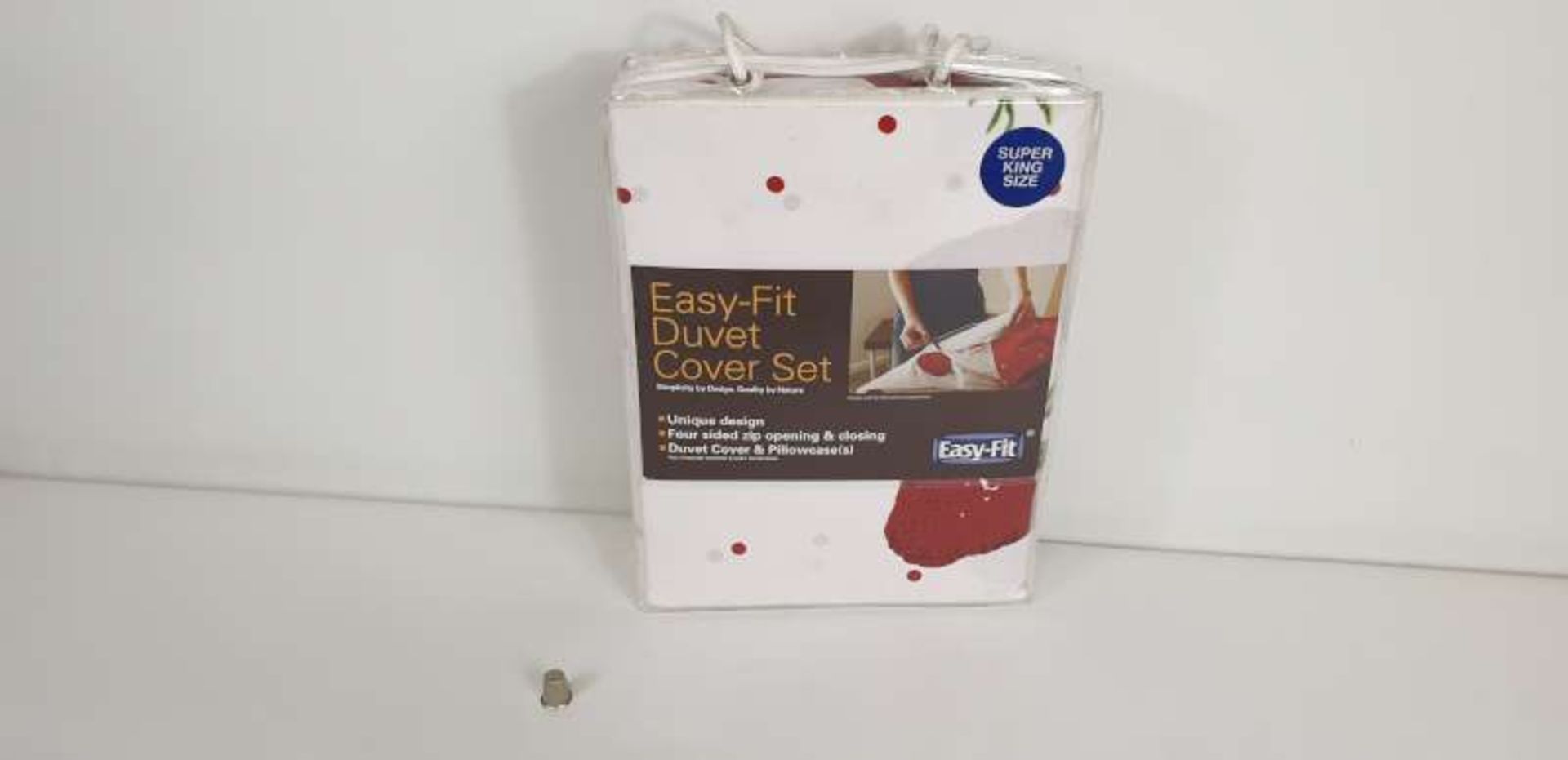 6 X BRAND NEW EASY FIT SUPER KING SIZE DUVET COVER SETS WITH STRAWBERRY DETASIL