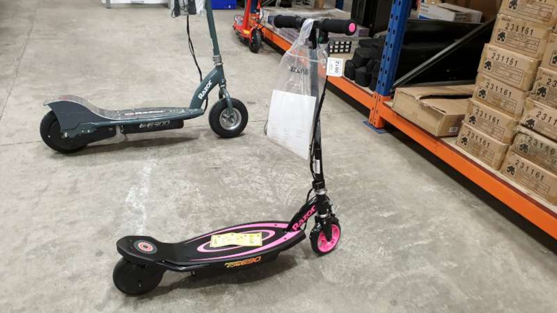 RAZOR E90 ELECTRIC SCOOTER WITH CHARGER