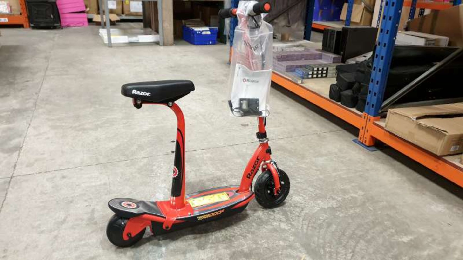 RAZOR E100S ELECTRIC SCOOTER WITH CHARGER