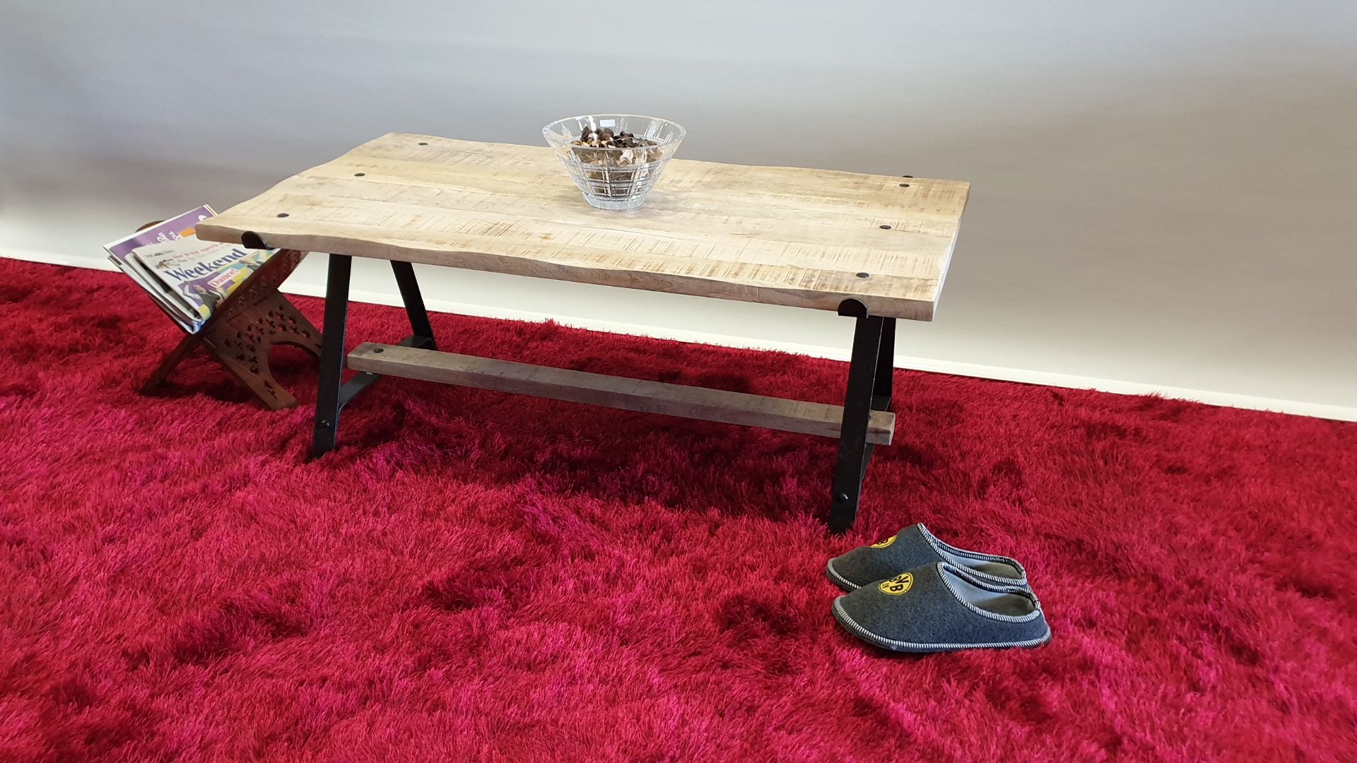 BRAND NEW WOODEN COFFEE TABLE WITH METAL LEGS 1180W 690D MM RRP £549