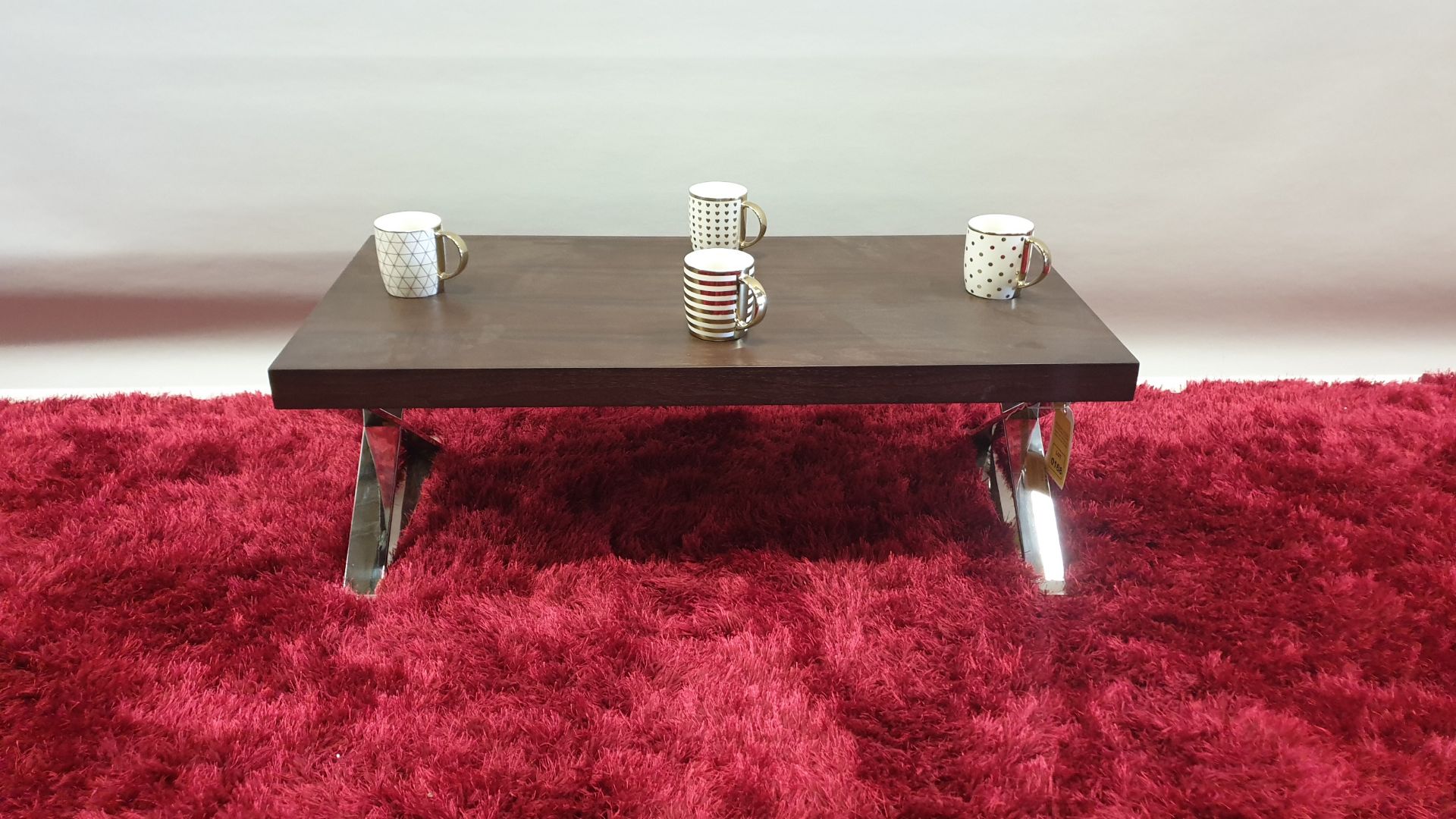 BRAND NEW COFFEE TABLE WITH METAL LEGS SIZE 900 X 490 X 350 MM RRP £425.00