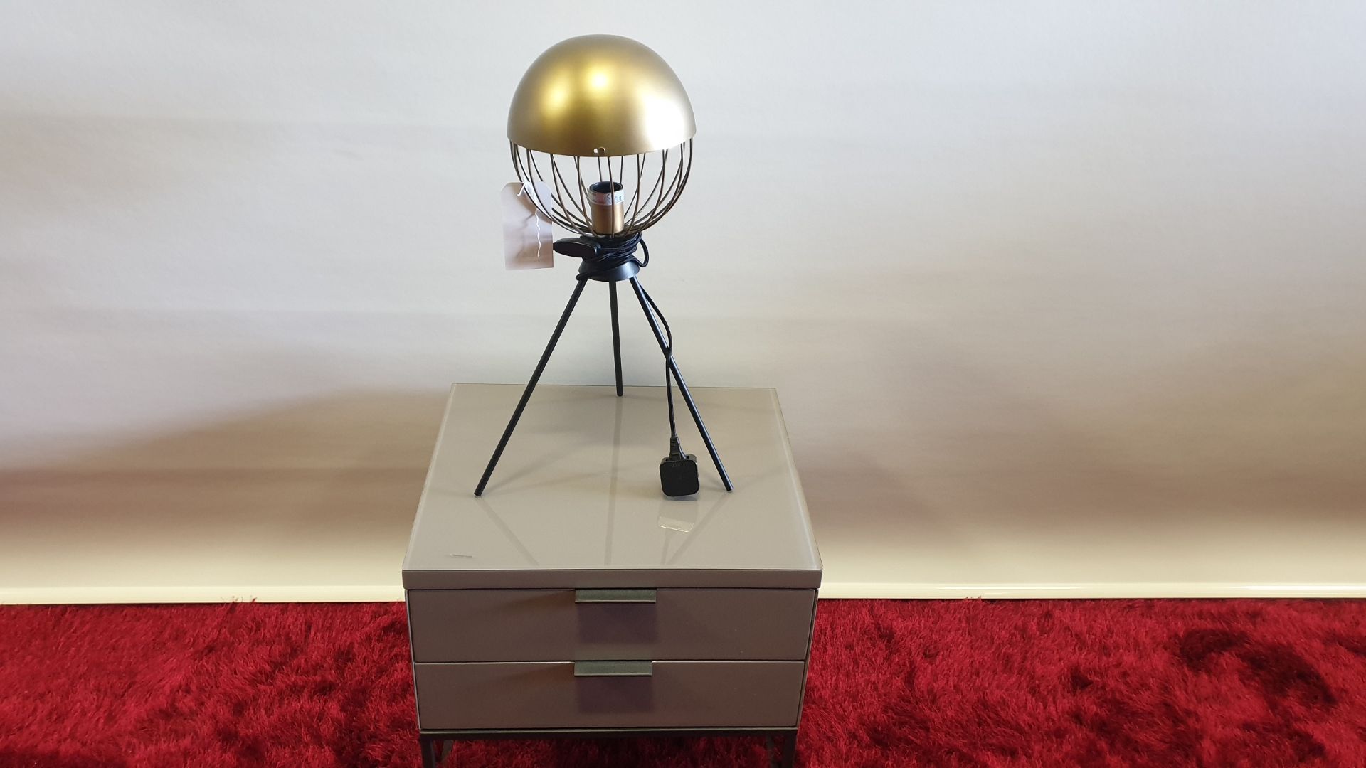 BRAND NEW BREEZA CHROME AND MATT BLACK TABLE LAMP SIZE DIAMETER22 MM X HEIGHT 560 MM RRP £129.00