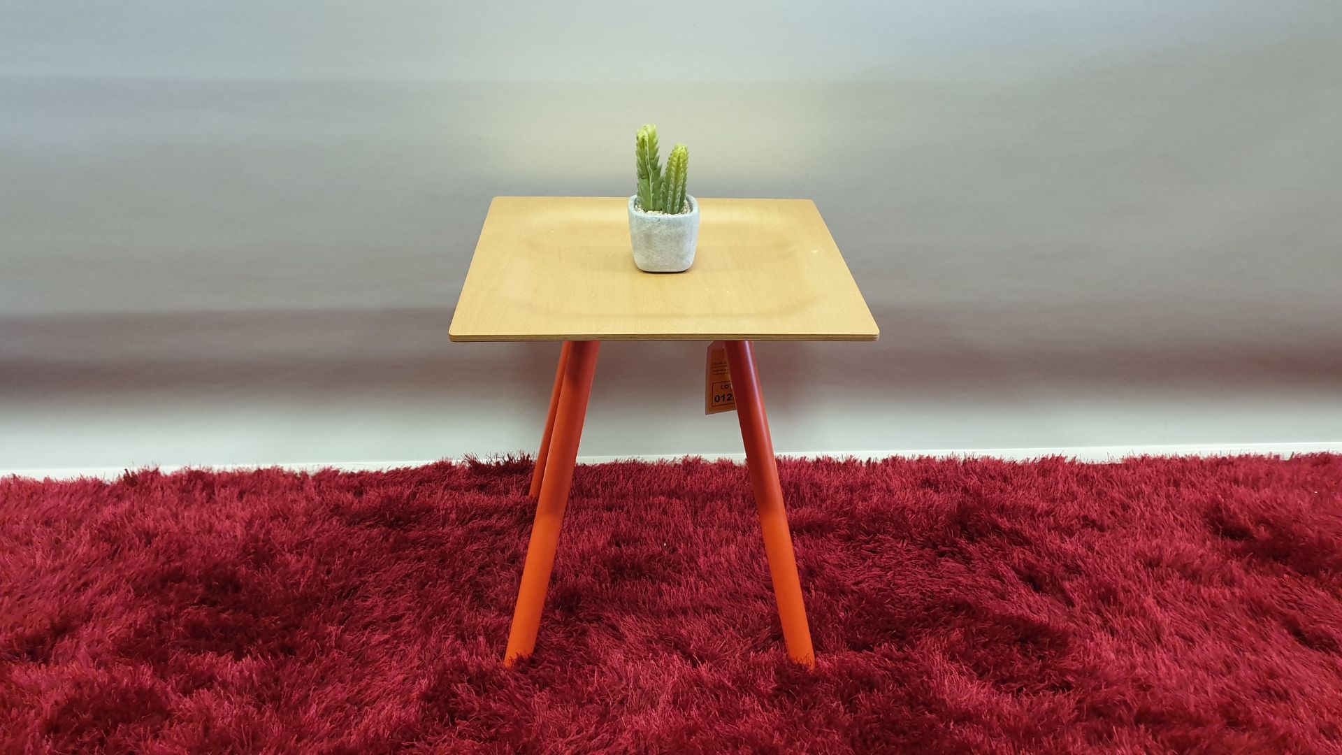 BRAND NEW PLANT TABLE SIZE 400 X 400 MM RRP £99.00