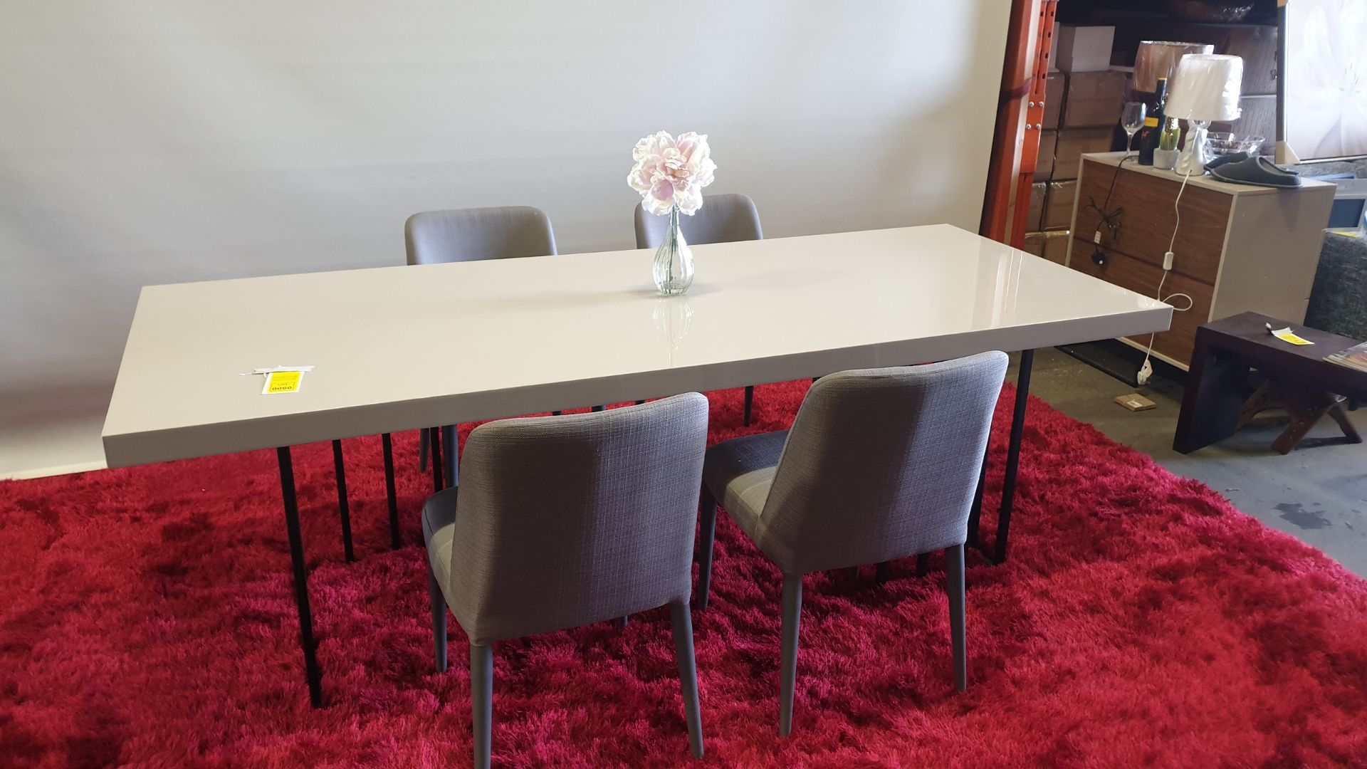 BRAND NEW HIGH GLOSS AVORIO DINING TABLE WITH 4 GREY FABRIC DINING CHAIR SIZE 2220 X 900 X 750 MM