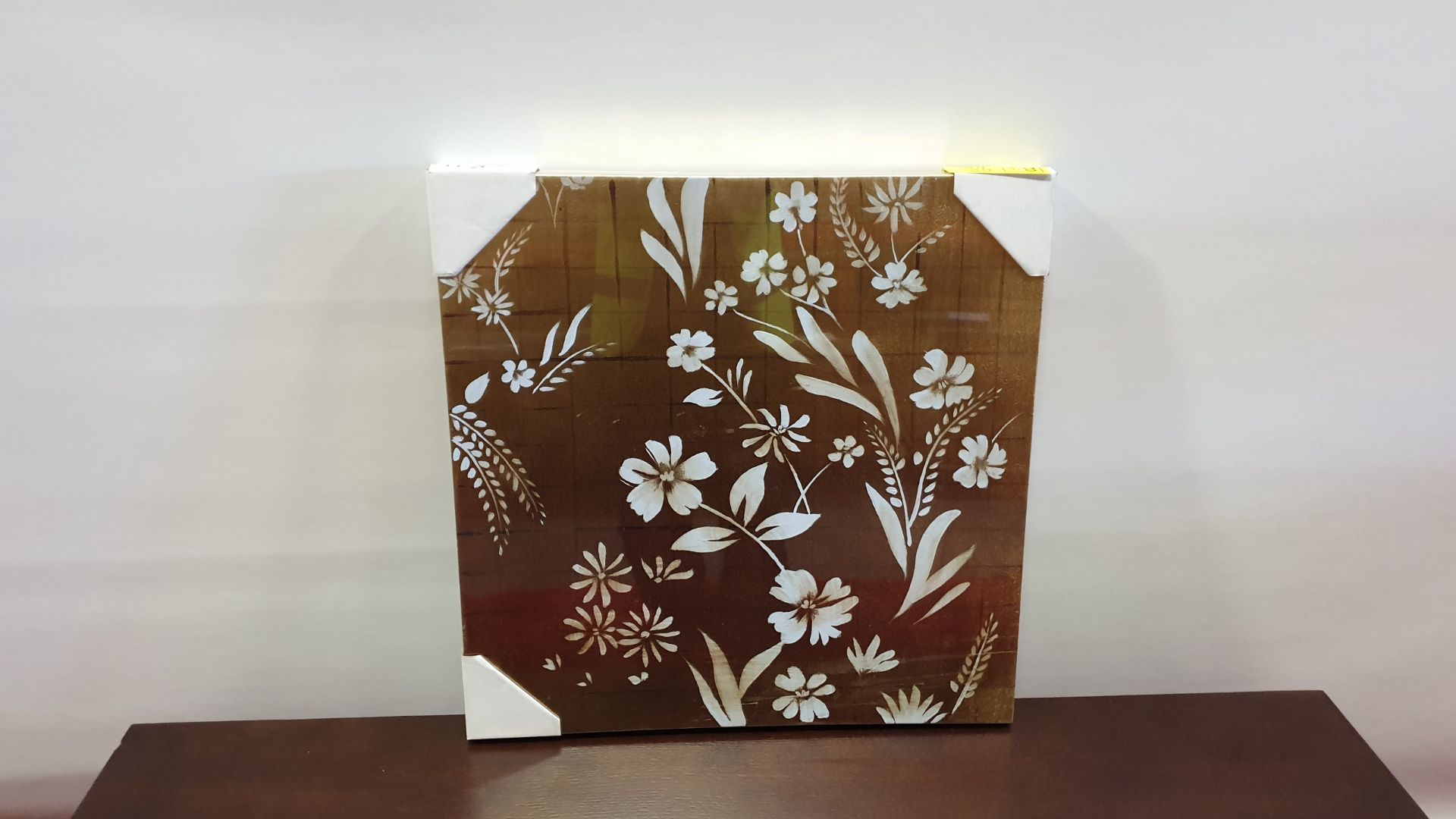 CANVAS WHITE AND GOLD FLORAL PICTURE SIZE 610 X 610 X 40 RRP £85
