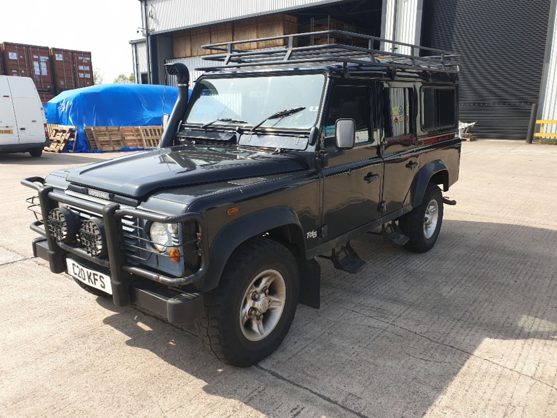 LAND ROVER DEFENDER 110 COUNTY TDS 4 X 4 UTILITY 2495CC Reg: C20 KFS Mileage: 95,456 DETAILS: - Image 2 of 9