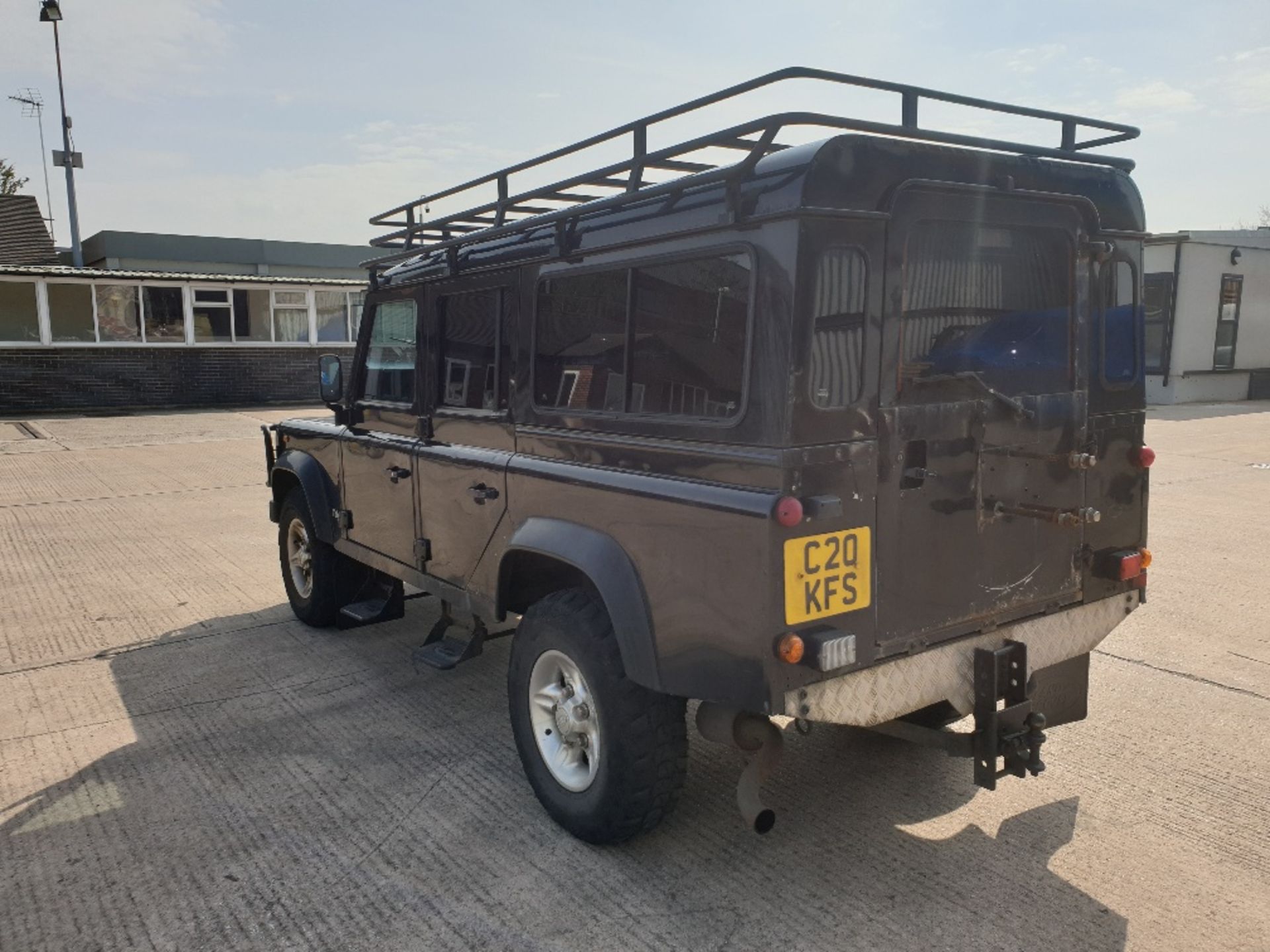 LAND ROVER DEFENDER 110 COUNTY TDS 4 X 4 UTILITY 2495CC Reg: C20 KFS Mileage: 95,456 DETAILS: - Image 4 of 9