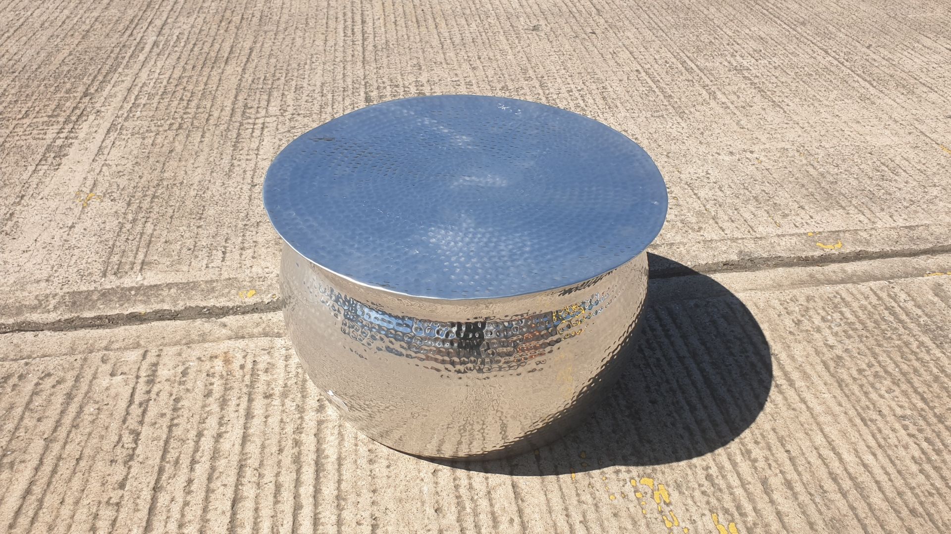 LARGE SILVER COLOURED HAMMERED FINISH OUTDOOR COFFEE TABLE