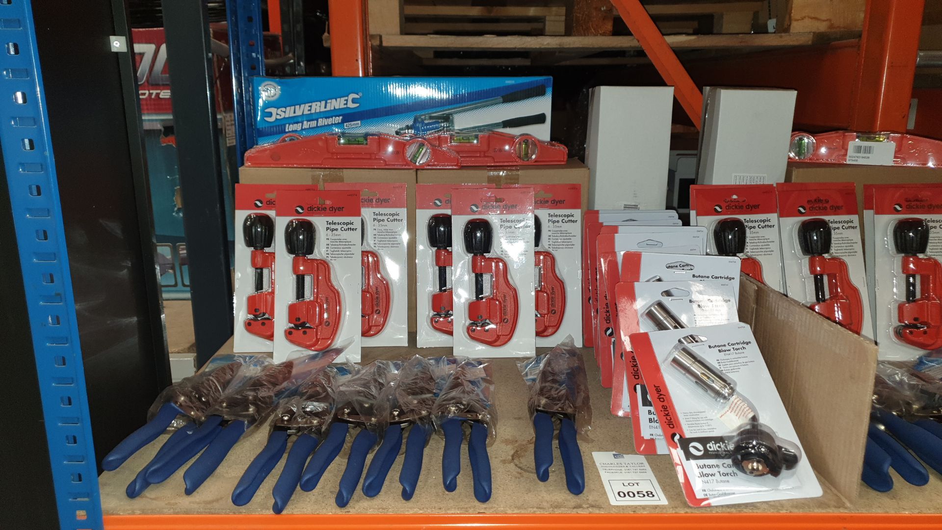 MIXED SILVERLINE TOOL LOT CONTAINING TELESCOPIC PIPE CUTTERS, POWER SNIPS, BUTANE CARTRIDGE BLOW