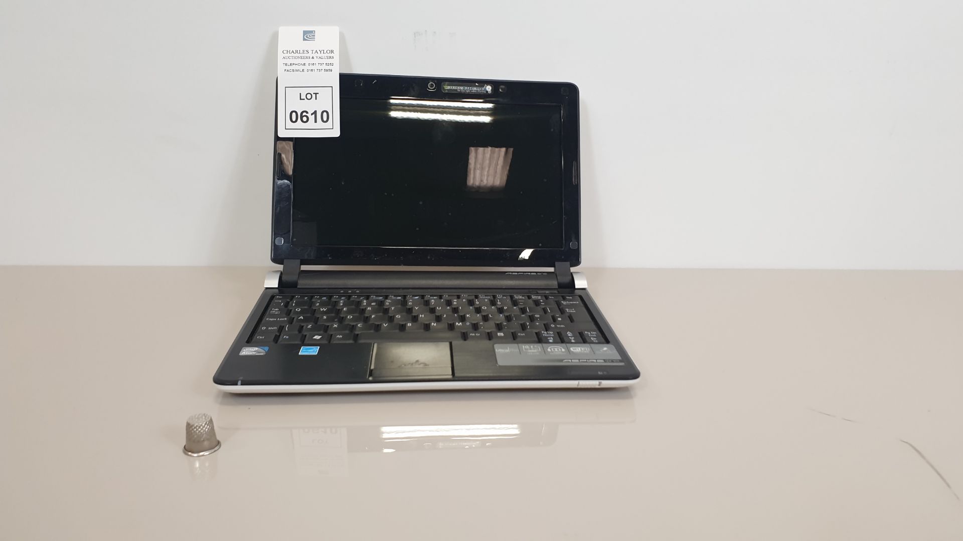 ULTRA THIN ACER ASPIRE ONE LAPTOP (MODEL D250 - 0BW) WITH WEBCAM AND CHARGER