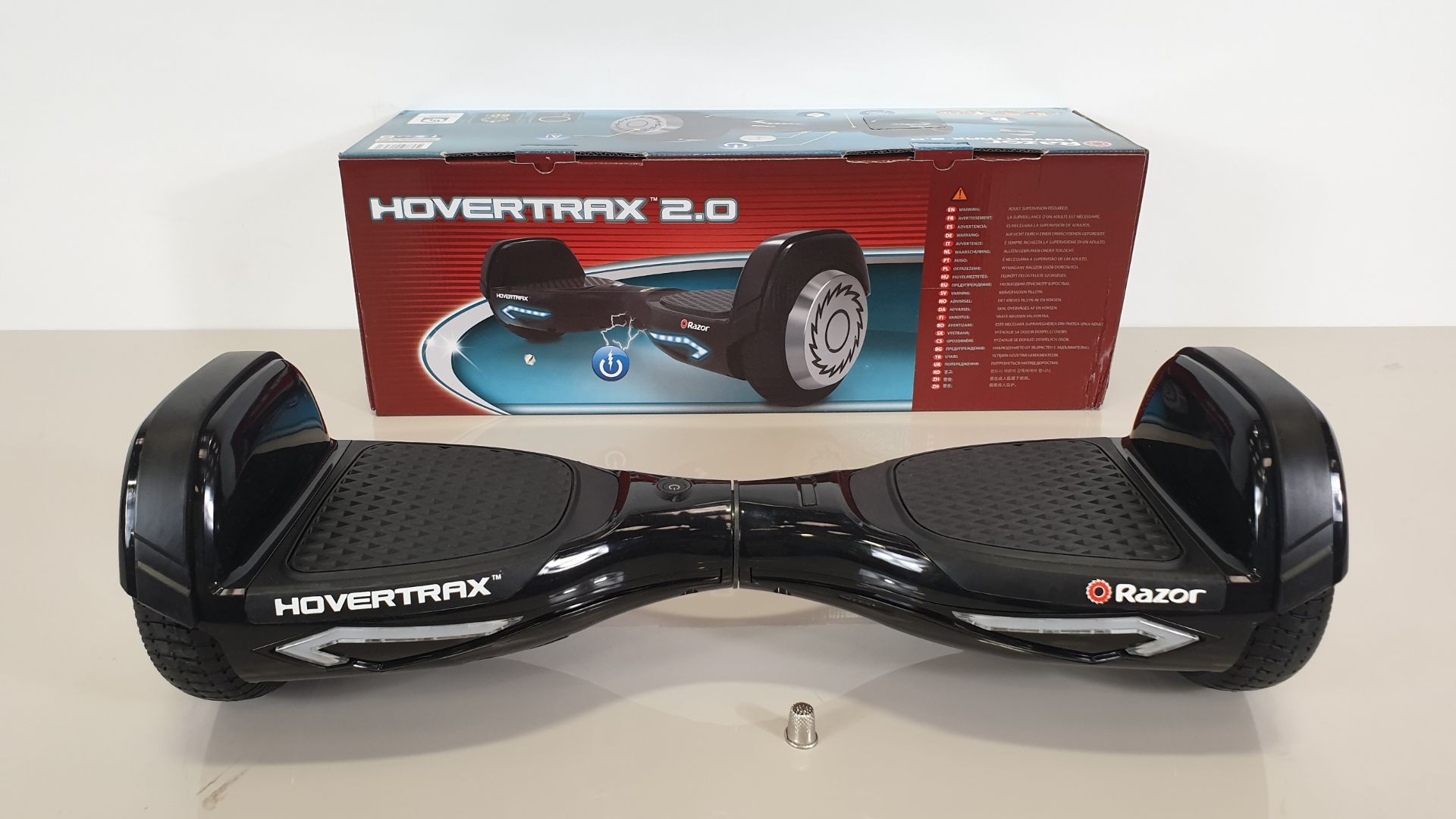 (LOT FOR THURSDAY 28TH MAY AUCTION) BRAND NEW BOXED RAZOR HOVERTRAX 2.0 ONYX BLACK 9KMH (PLEASE NOTE