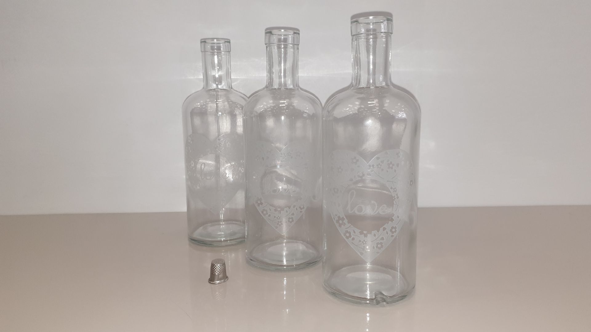 20 X SETS OF 6 CLEAR GLASS BOTTLES WITH LOVE TRANSFER SIZE 23CM HIGH X 8CM DIA - IDEAL FOR ARTS &