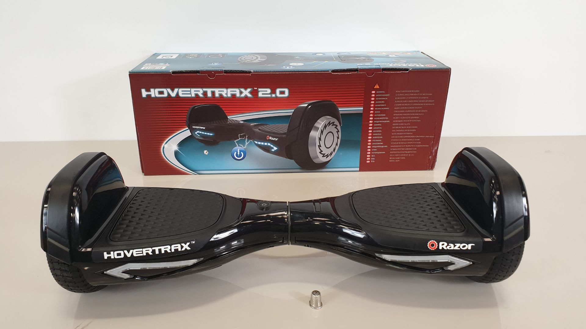 (LOT FOR THURSDAY 28TH MAY AUCTION) BRAND NEW BOXED RAZOR HOVERTRAX 2.0 ONYX BLACK 9KMH (PLEASE NOTE