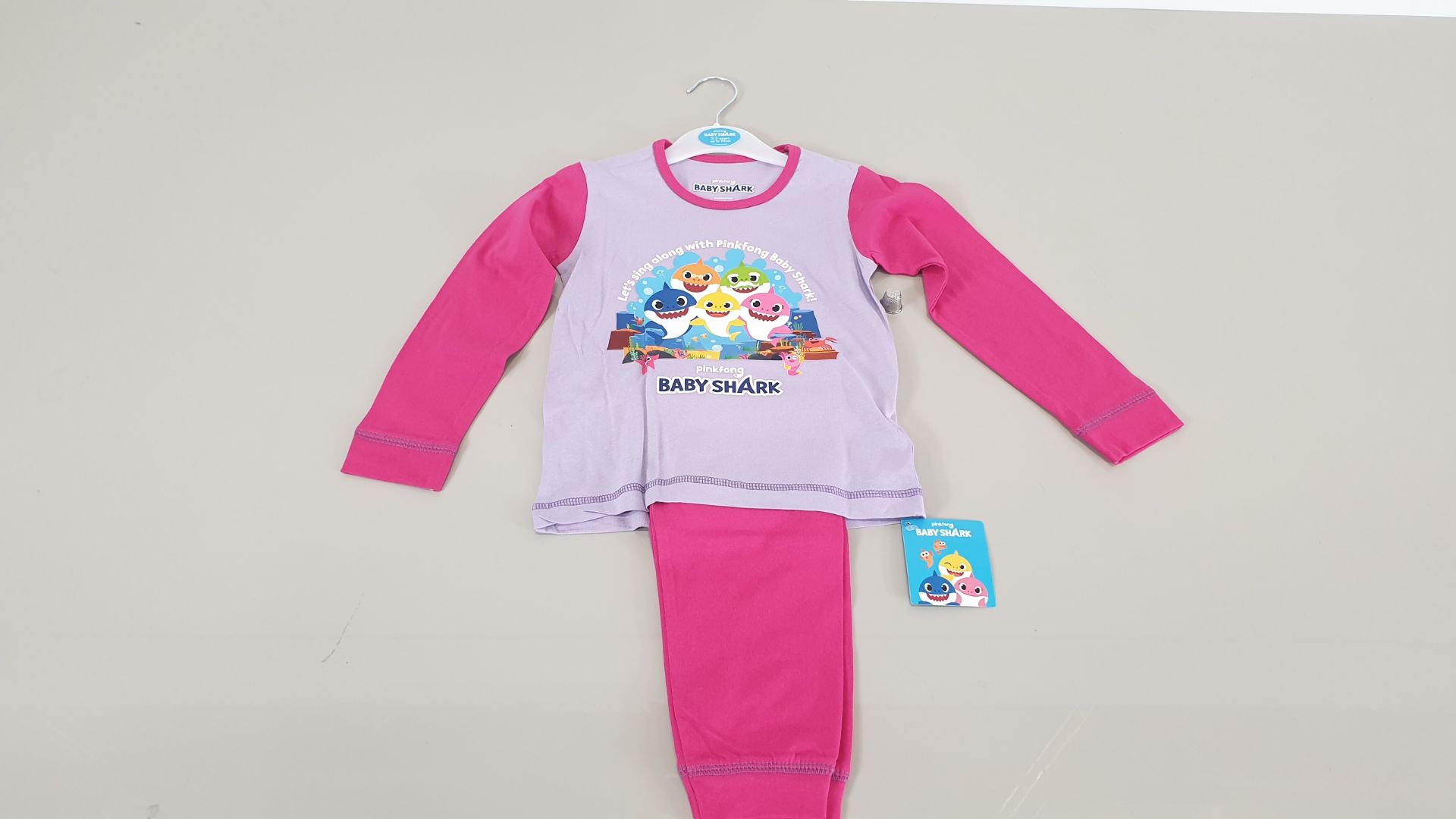 (LOT FOR THURSDAY 28TH MAY AUCTION) 8 X PINKFONG BABY SHARK PYJAMA SETS ASSORTED SIZES 2 - 5 YEARS