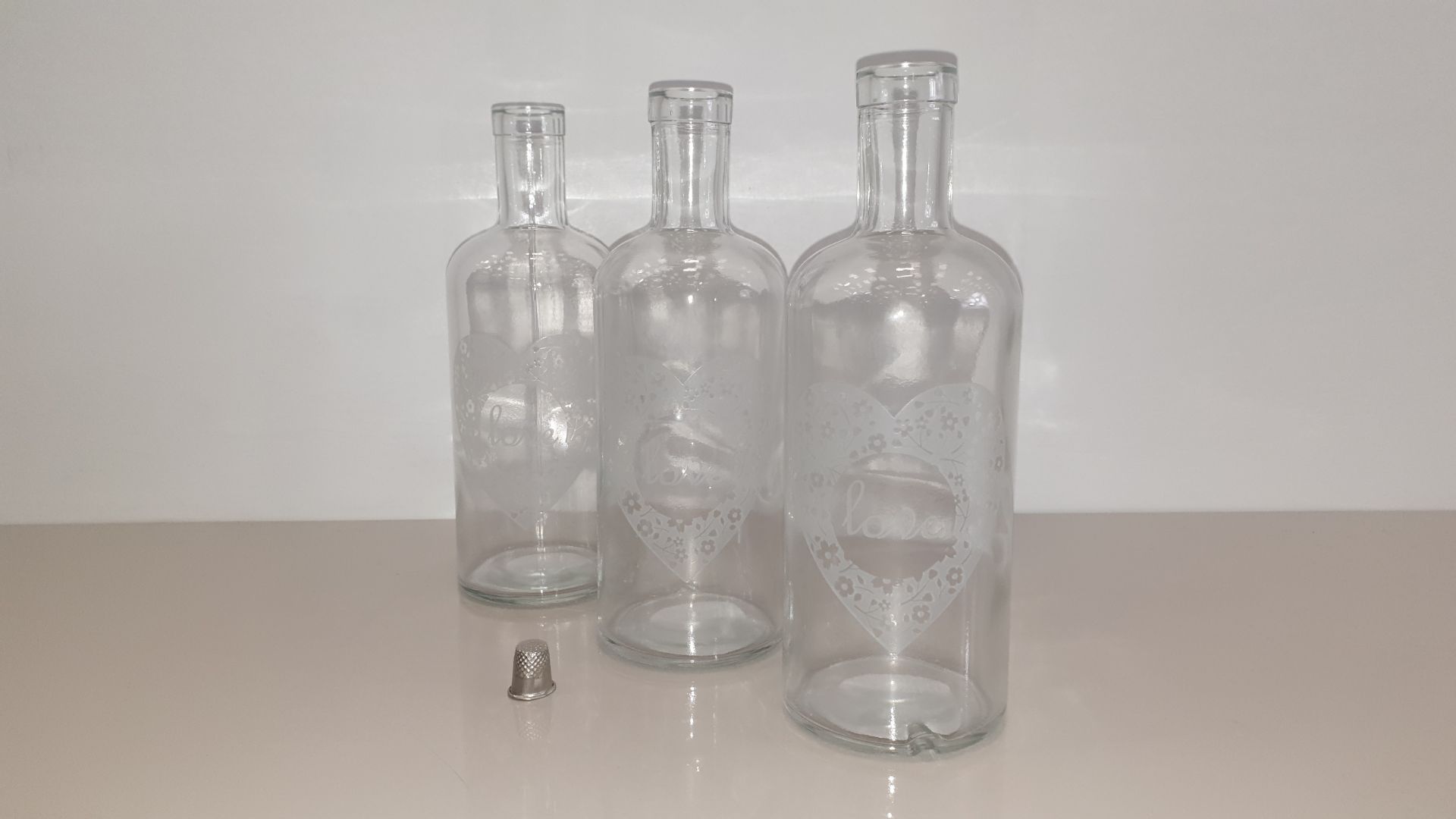 20 X SETS OF 6 CLEAR GLASS BOTTLES WITH LOVE TRANSFER SIZE 23CM HIGH X 8CM DIA - IDEAL FOR ARTS &